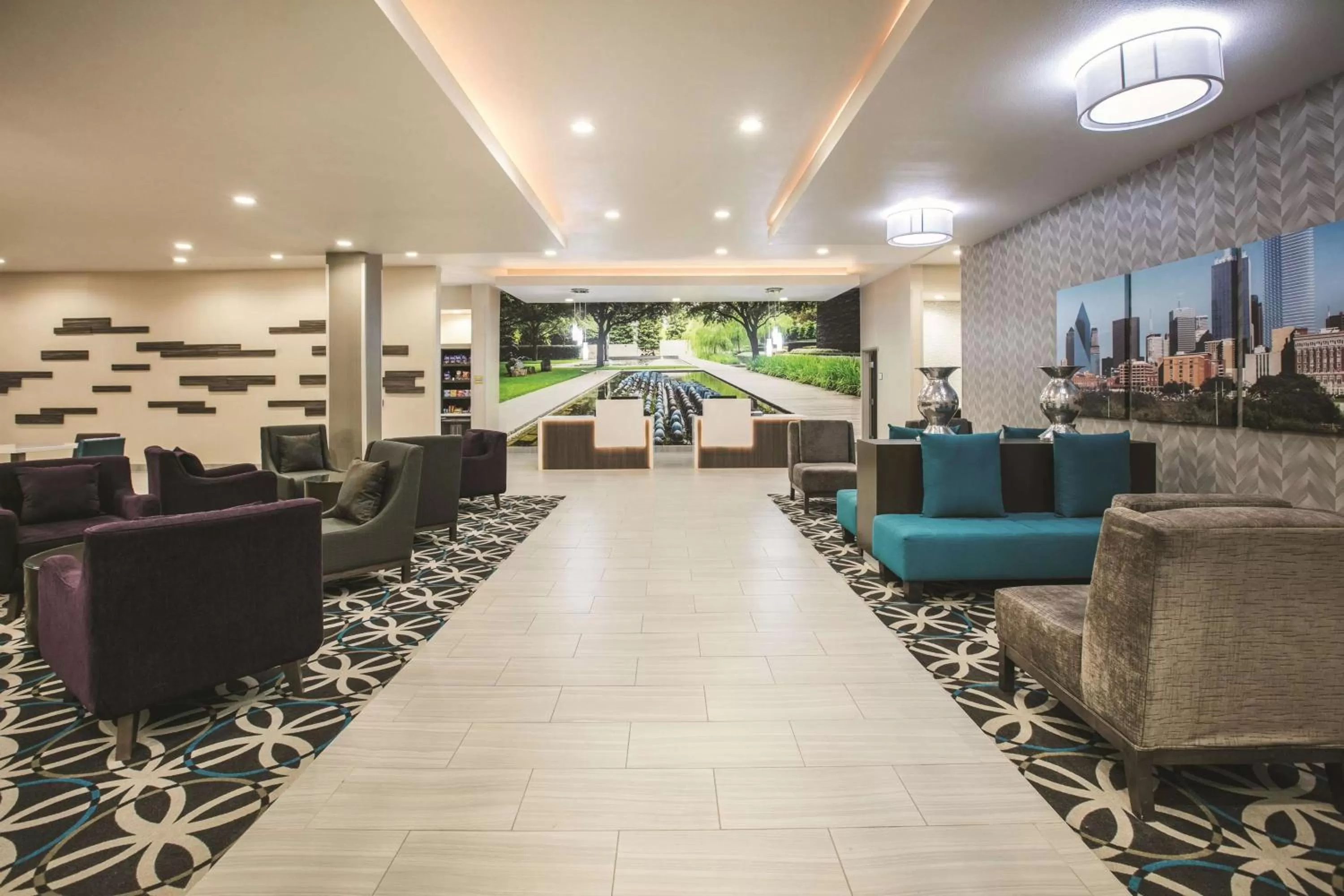 Lobby or reception in La Quinta by Wyndham Dallas - Richardson