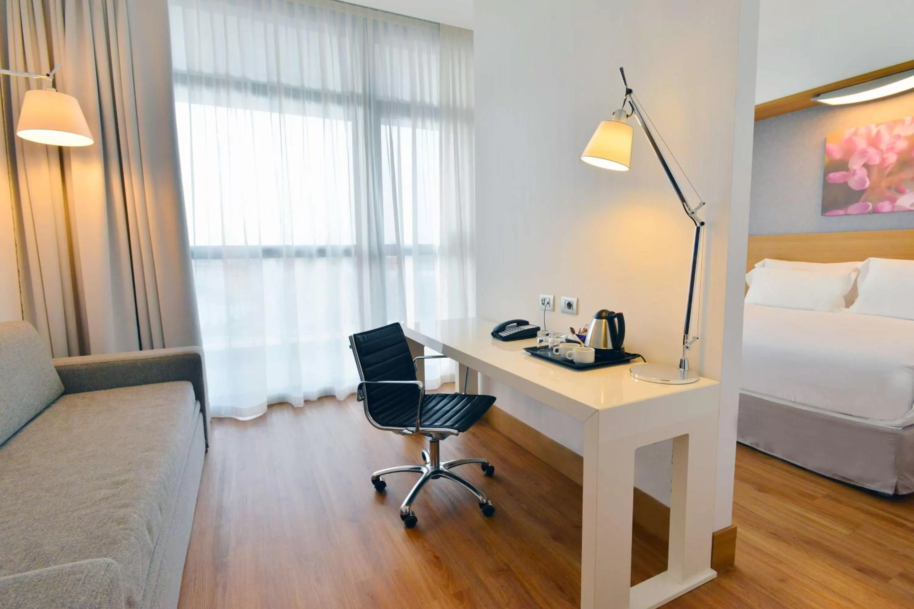 Coffee/tea facilities, Bed in Hilton Garden Inn Milan North