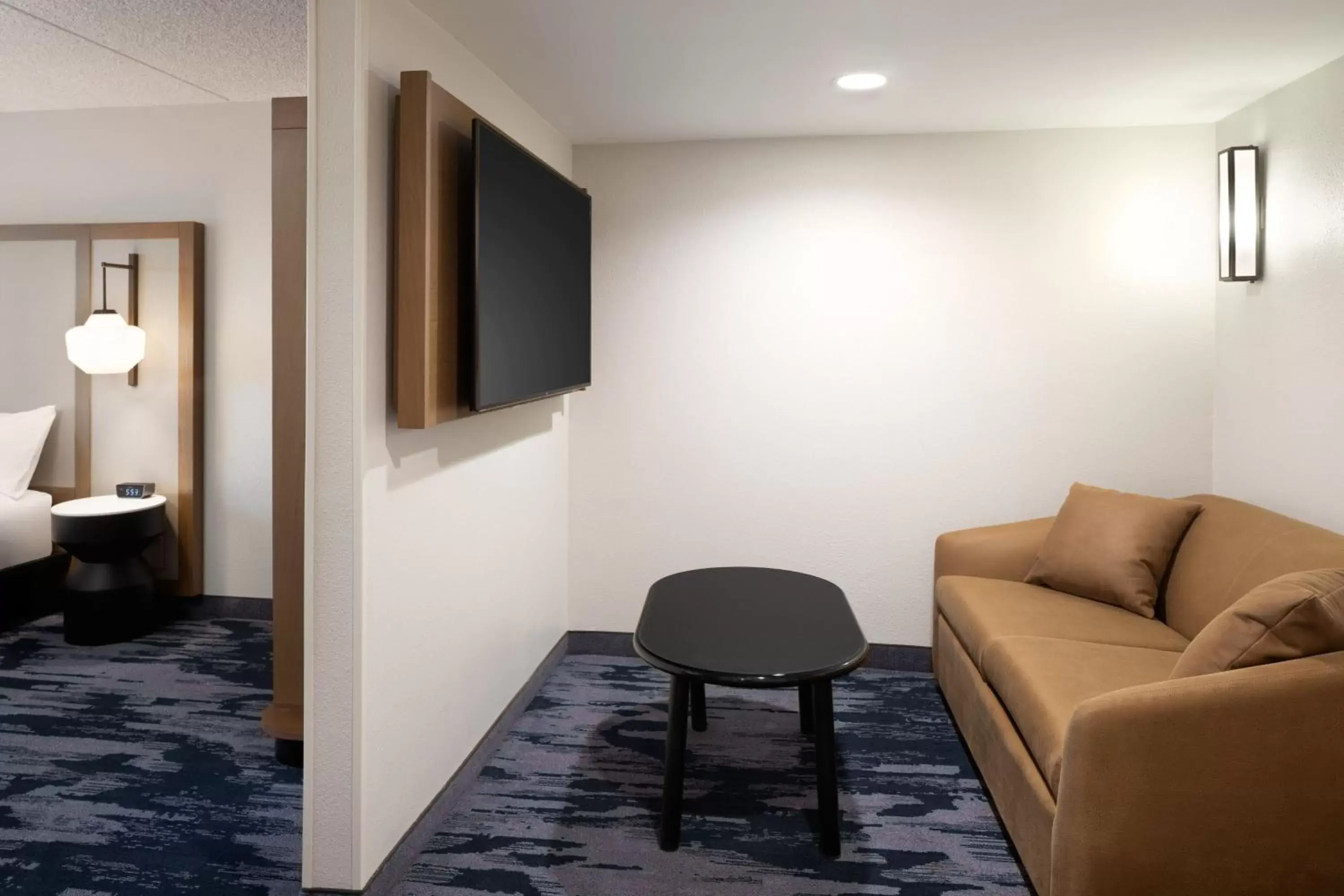 Living room, TV/Entertainment Center in Fairfield Inn & Suites by Marriott Denver Southwest/Lakewood