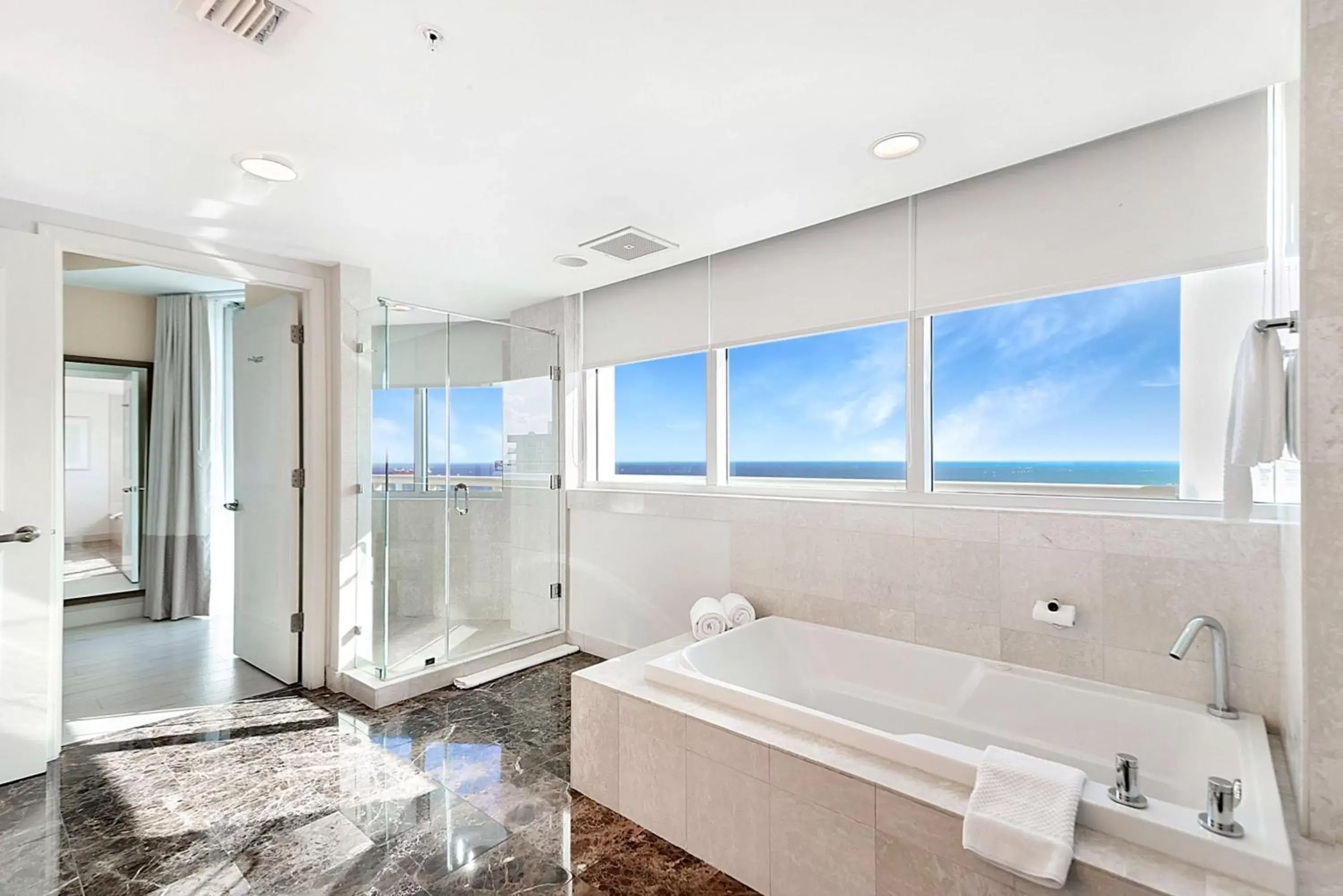 Bathroom in Hilton Fort Lauderdale Beach Resort