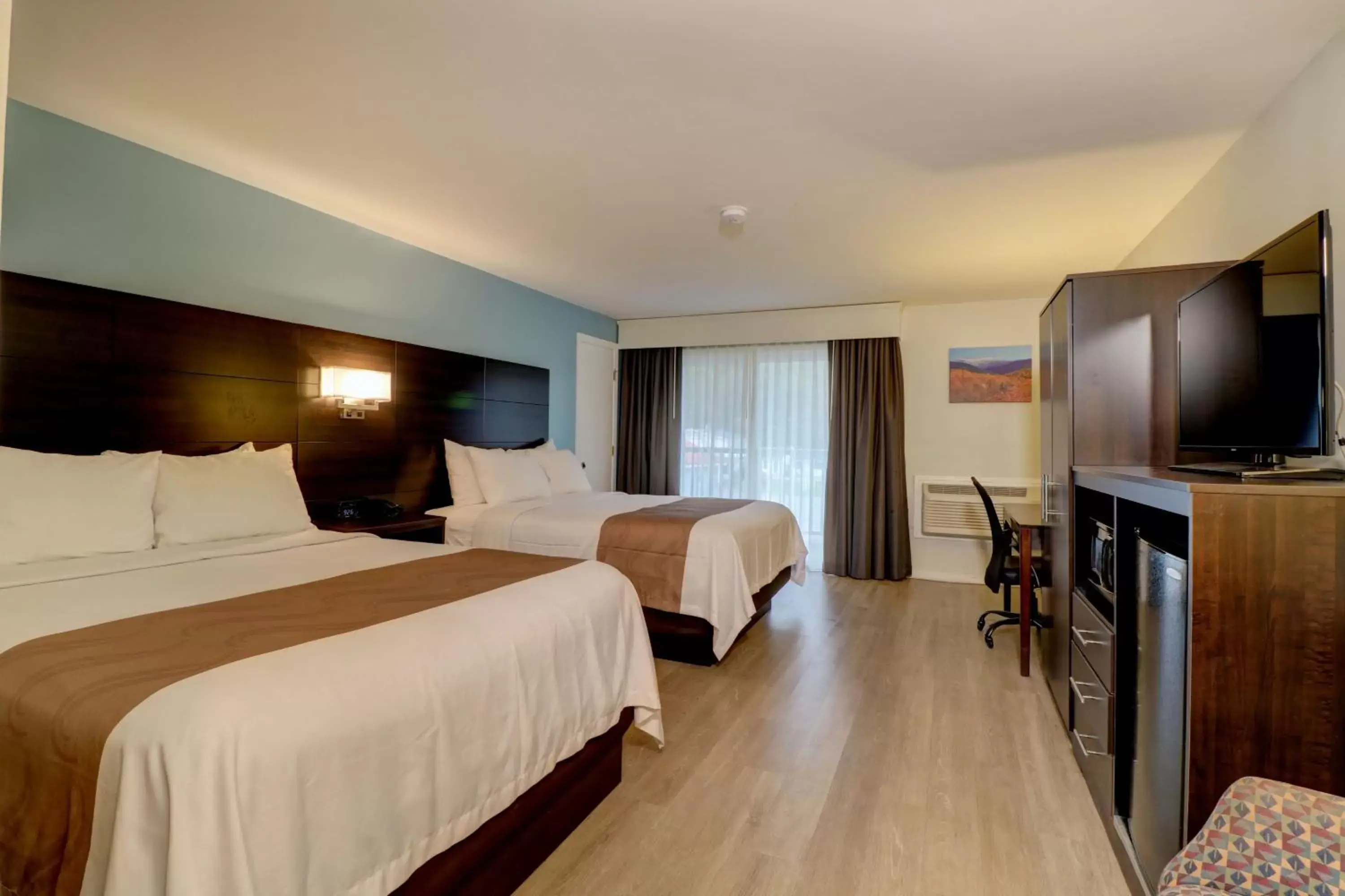 Property building, Bed in Quality Inn & Suites Property building, Bed in Quality Inn & Suites