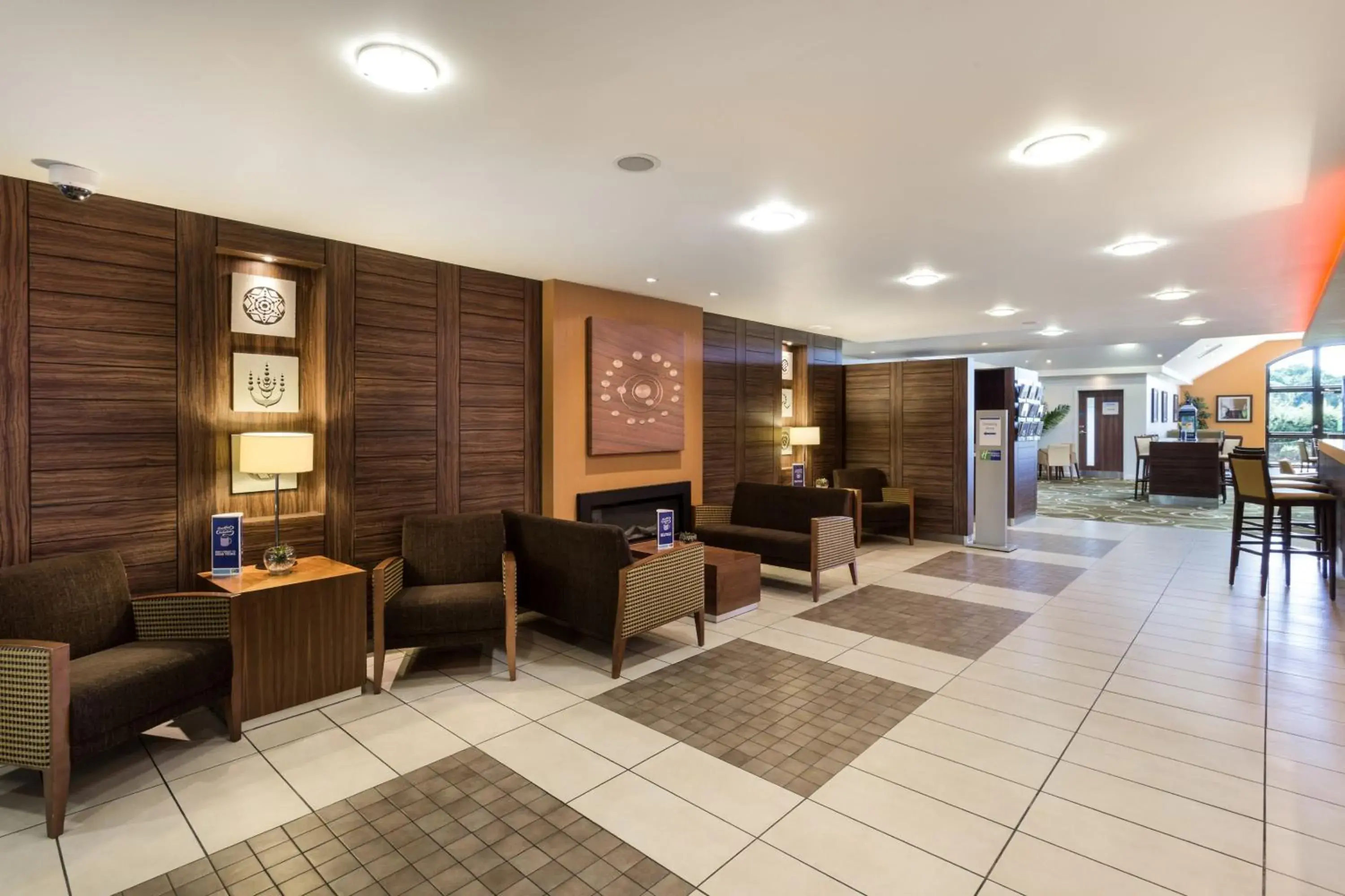 Property building, Lobby/Reception in Holiday Inn Express Colchester