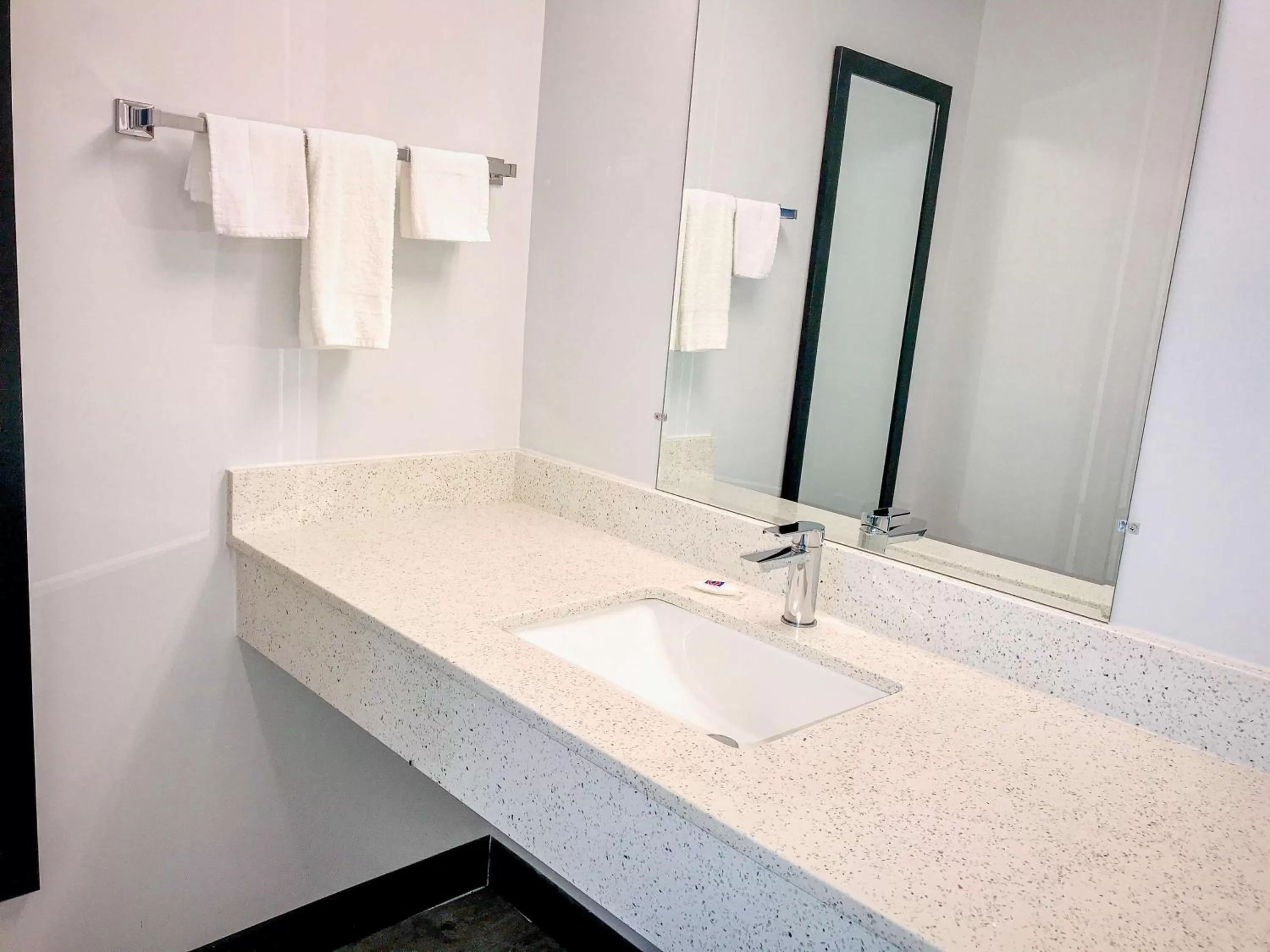 Bathroom in Studio 6 Dublin, Ga