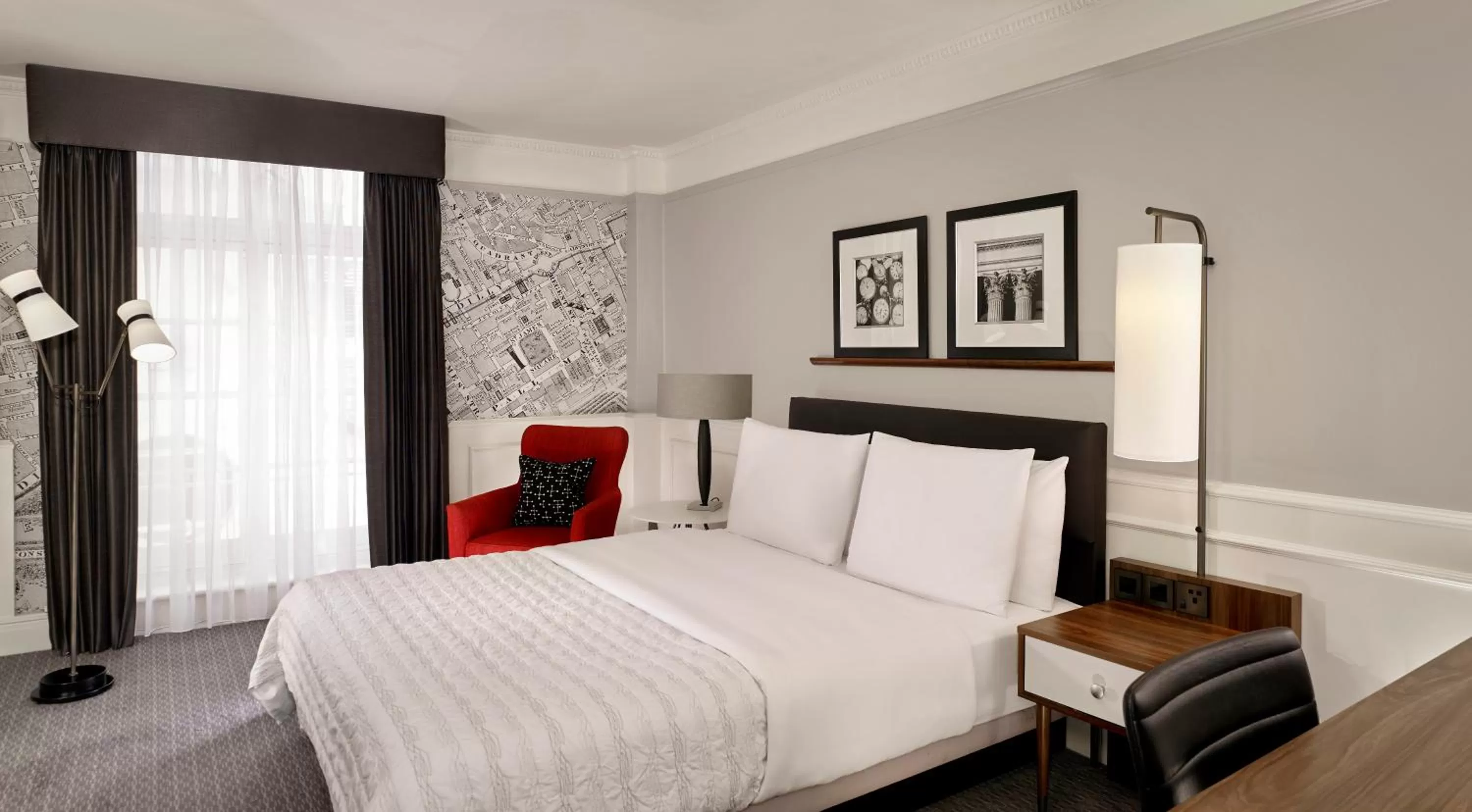 Photo of the whole room, Bed in The Dilly