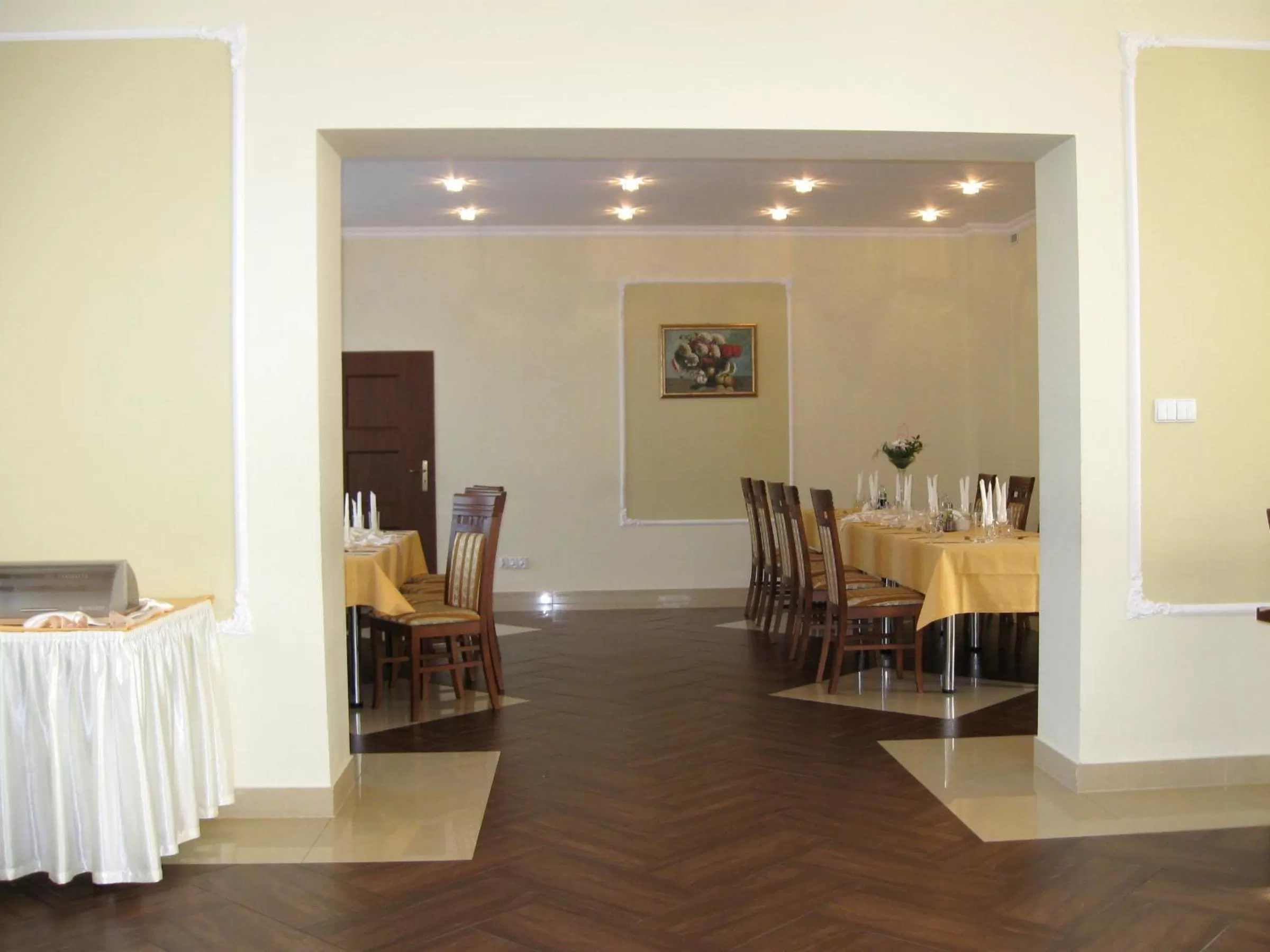 Restaurant/places to eat in Noclegi Sezam