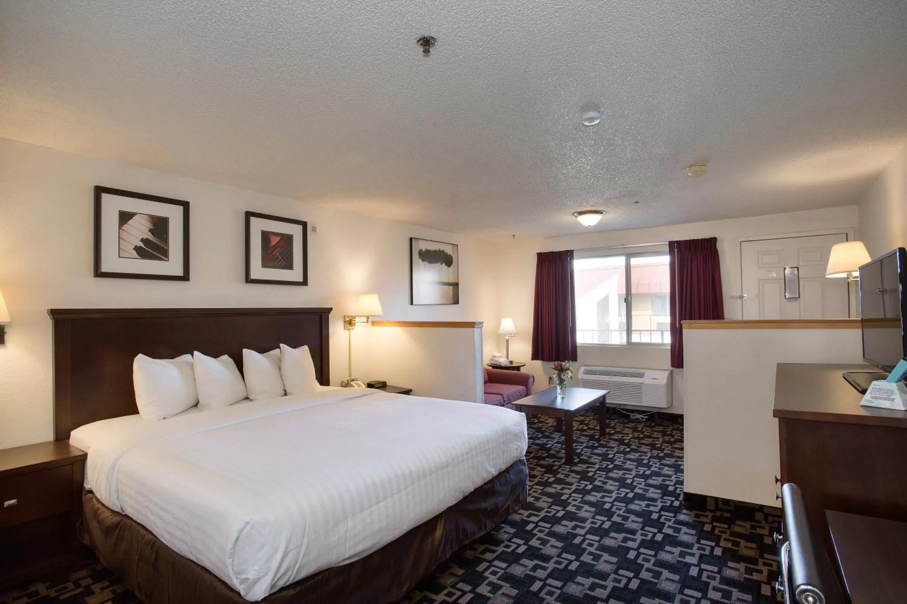 King Suite - Non-Smoking in MorningGlory Inn & Suites