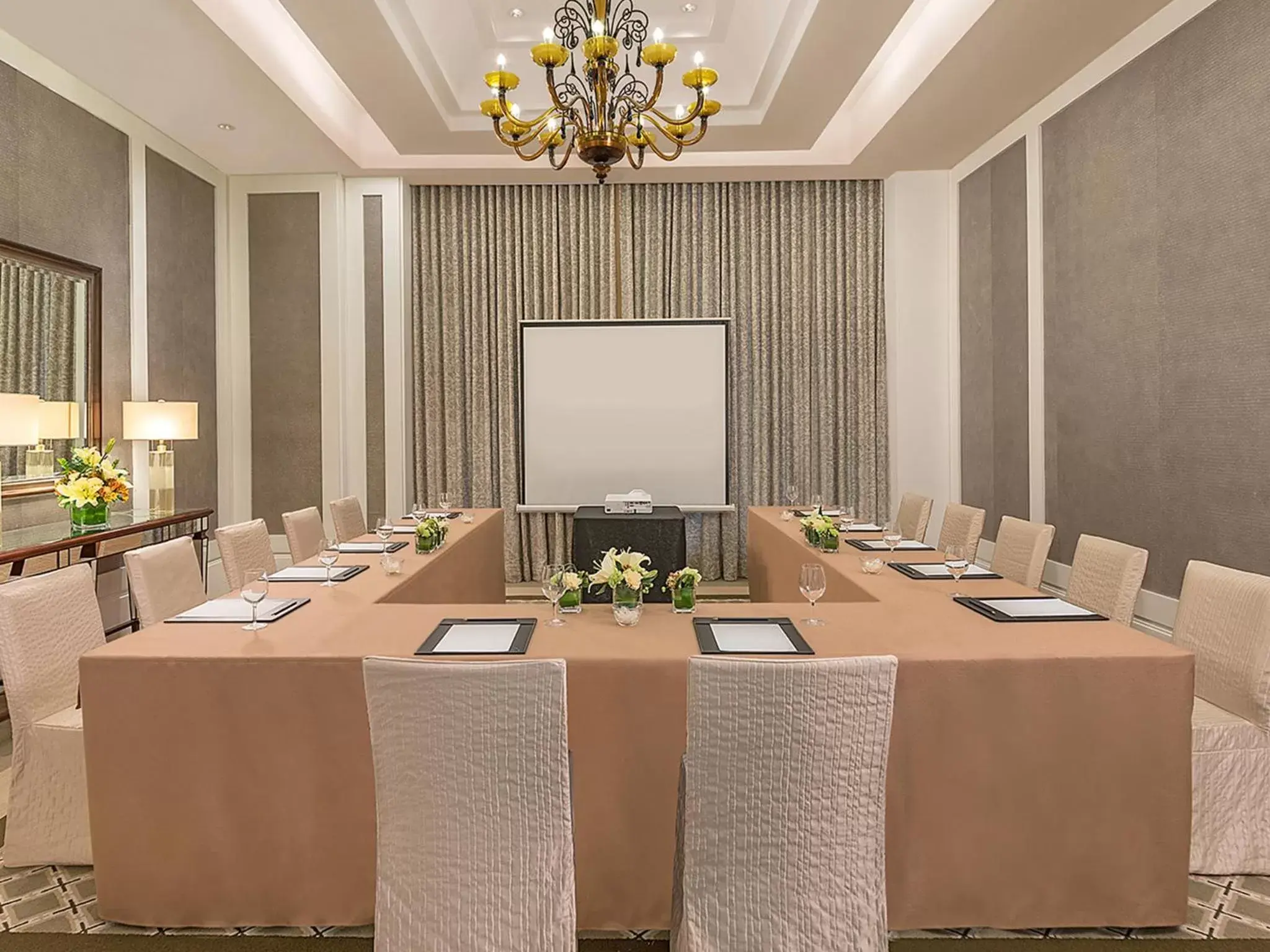 Meeting/conference room in Discovery Primea