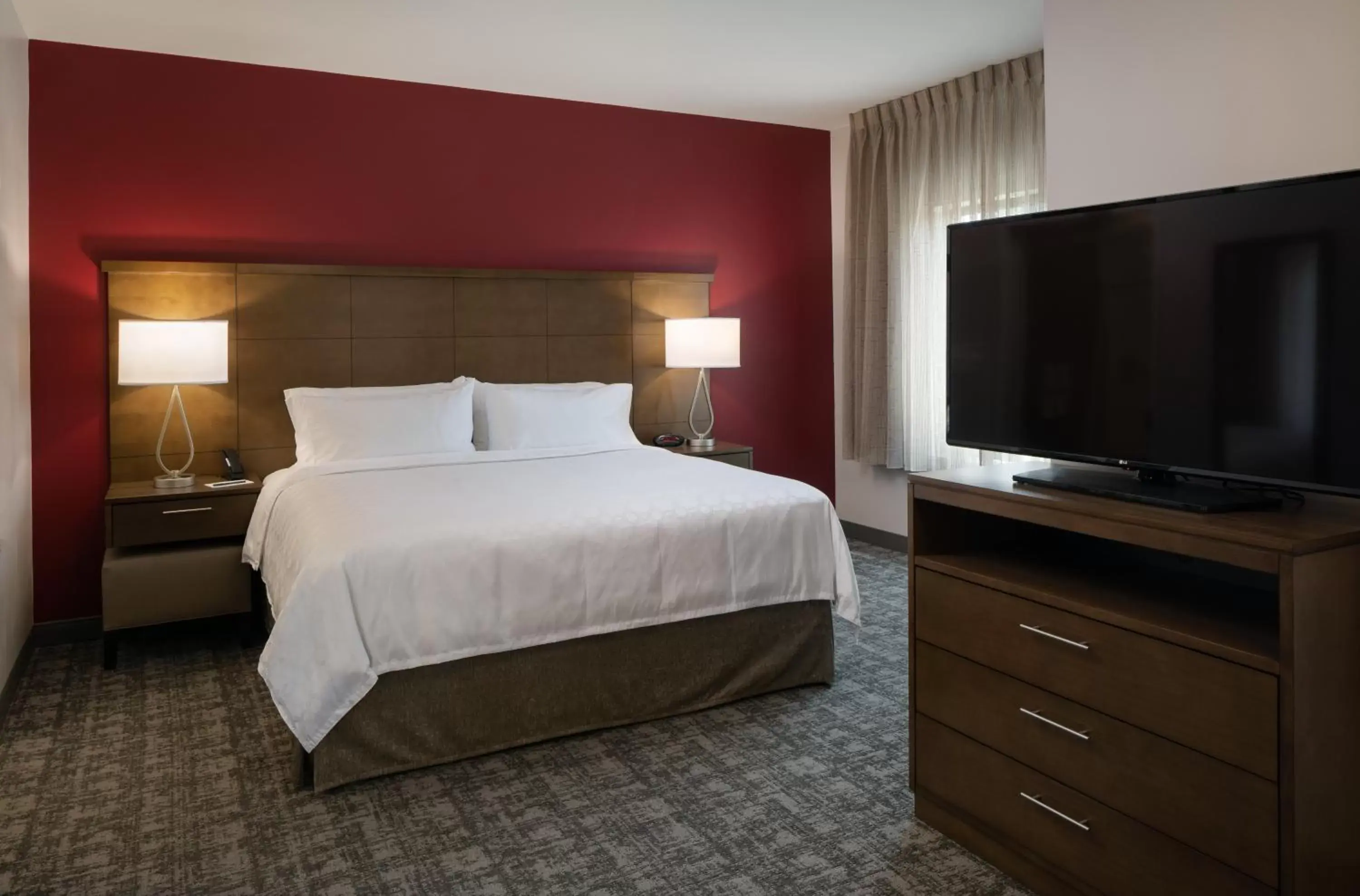 Photo of the whole room, Bed in Staybridge Suites - Phoenix – Biltmore Area, an IHG Hotel