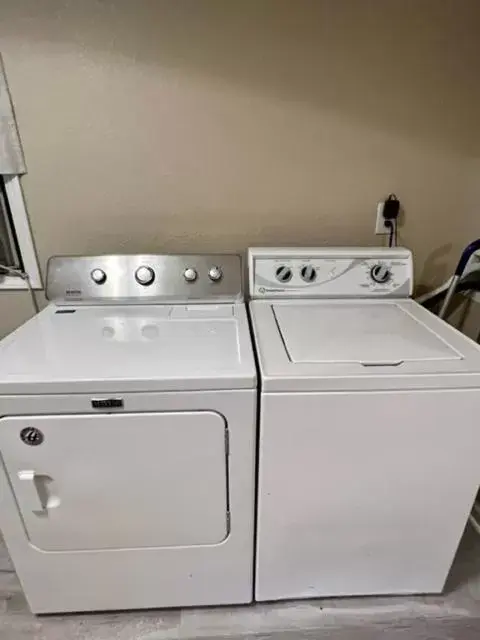 washing machine, Kitchen/Kitchenette in Hickory Falls Inn
