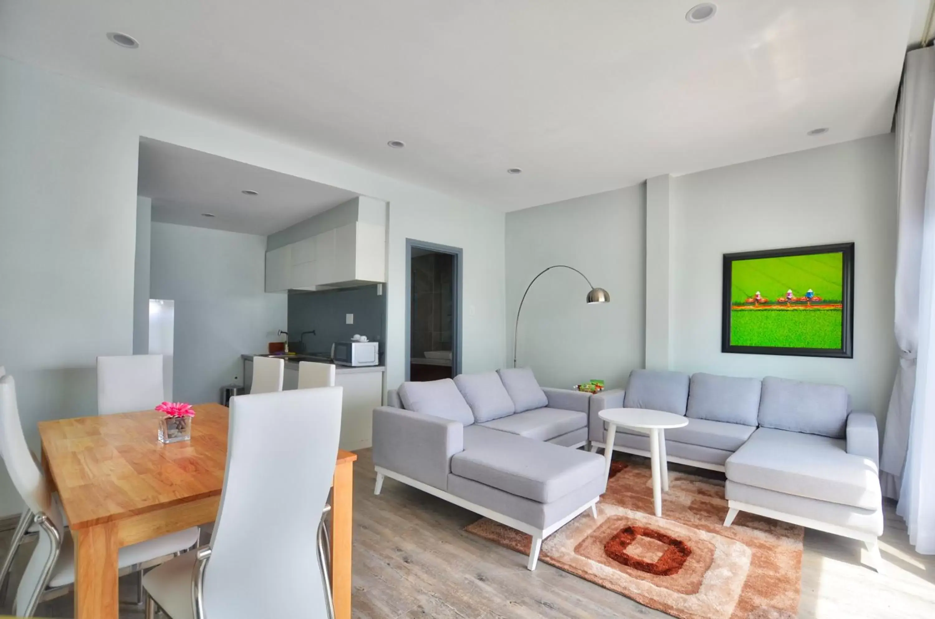 Kitchen or kitchenette, Seating Area in The Wind Mountainside Hotel