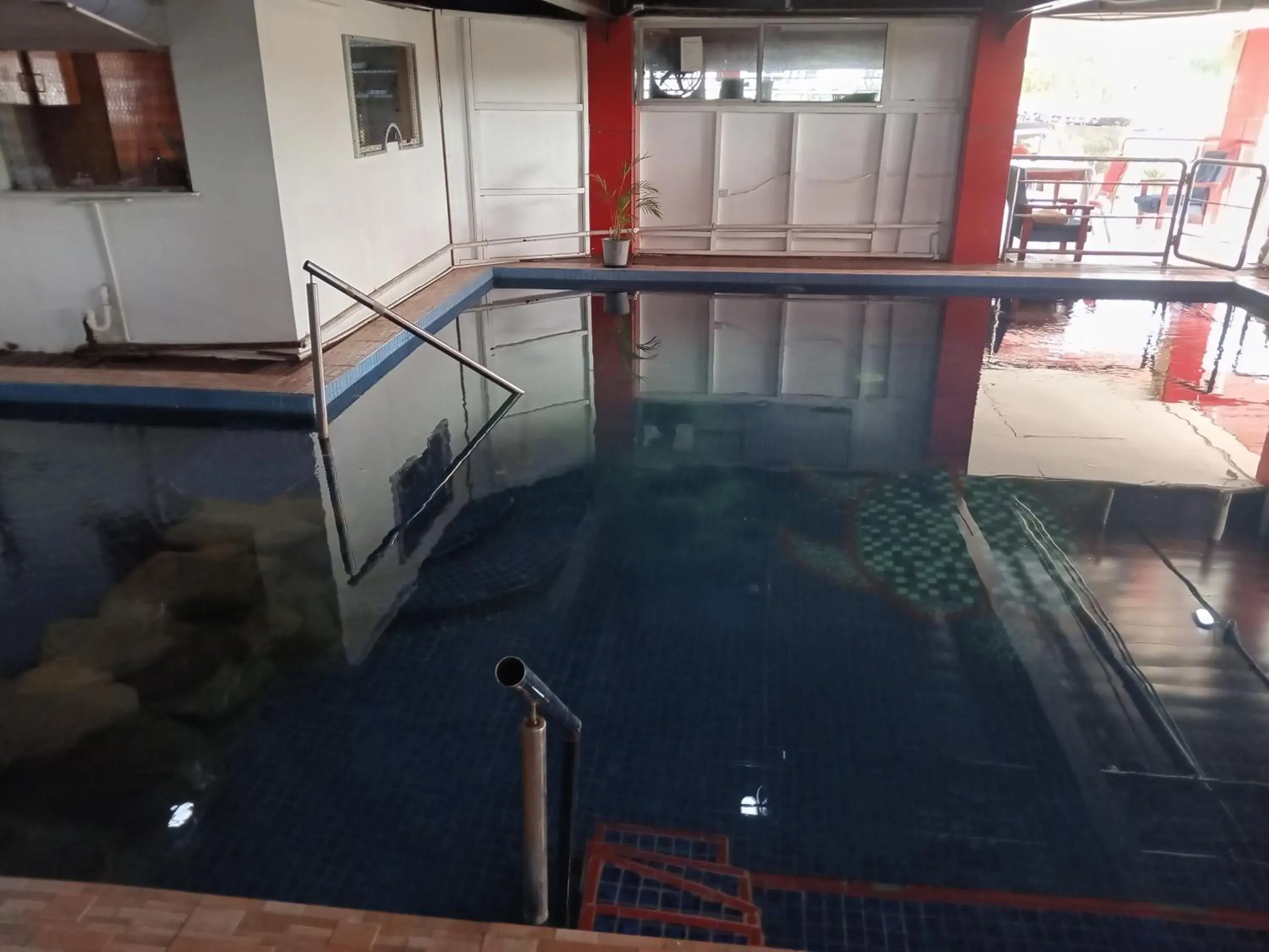 Swimming Pool in Nadi Airport Transit Hotel