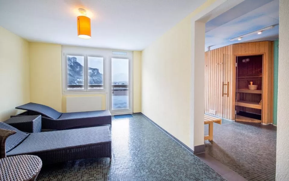 Hotel Sherlock Holmes & Khana Restaurant "nur 200 m zur Gondelbahn Hasliberg"