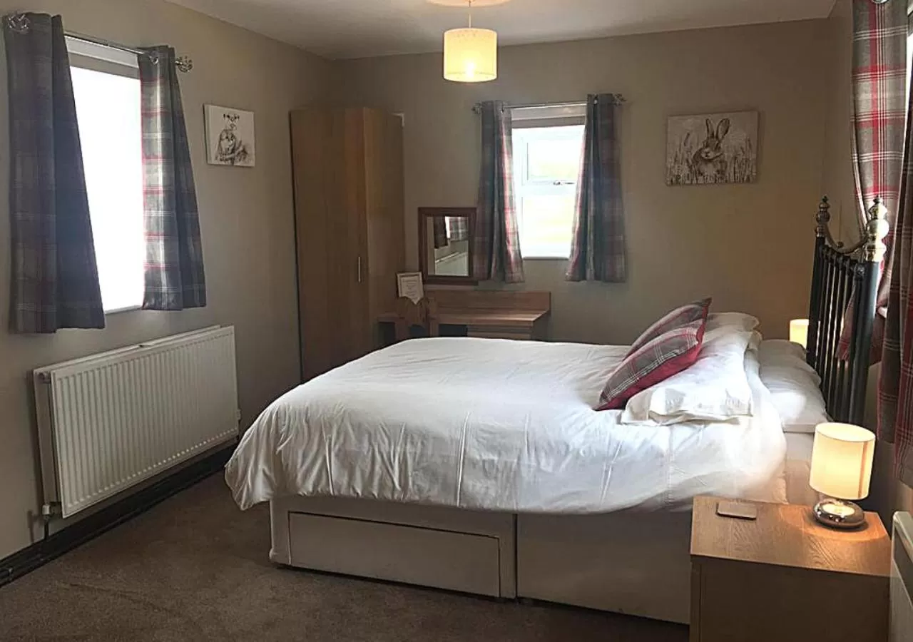 Bedroom, Bed in Chevin End Guest House