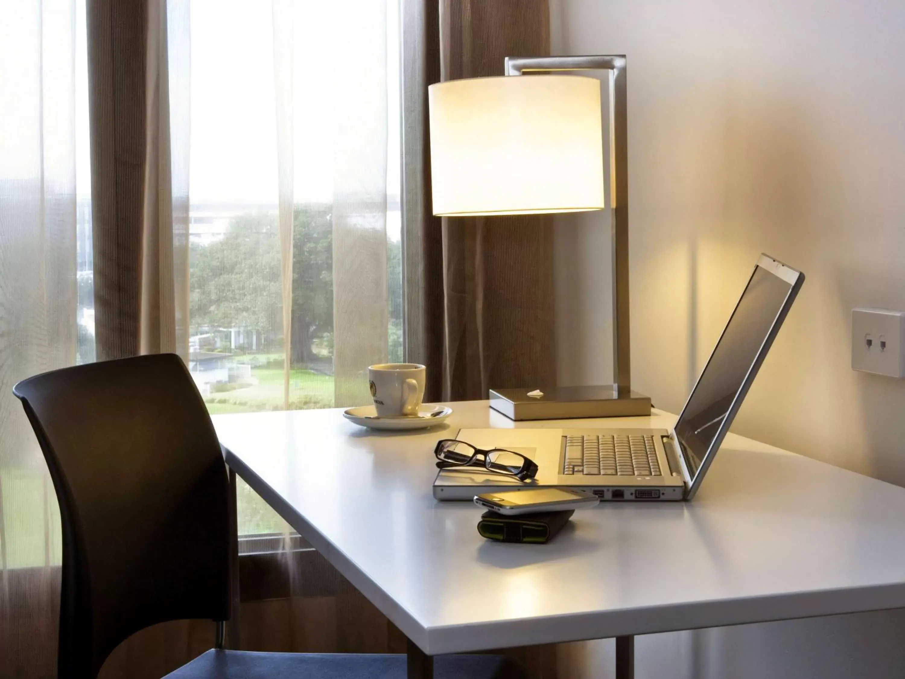 Photo of the whole room, TV/Entertainment Center in Novotel Sydney International Airport