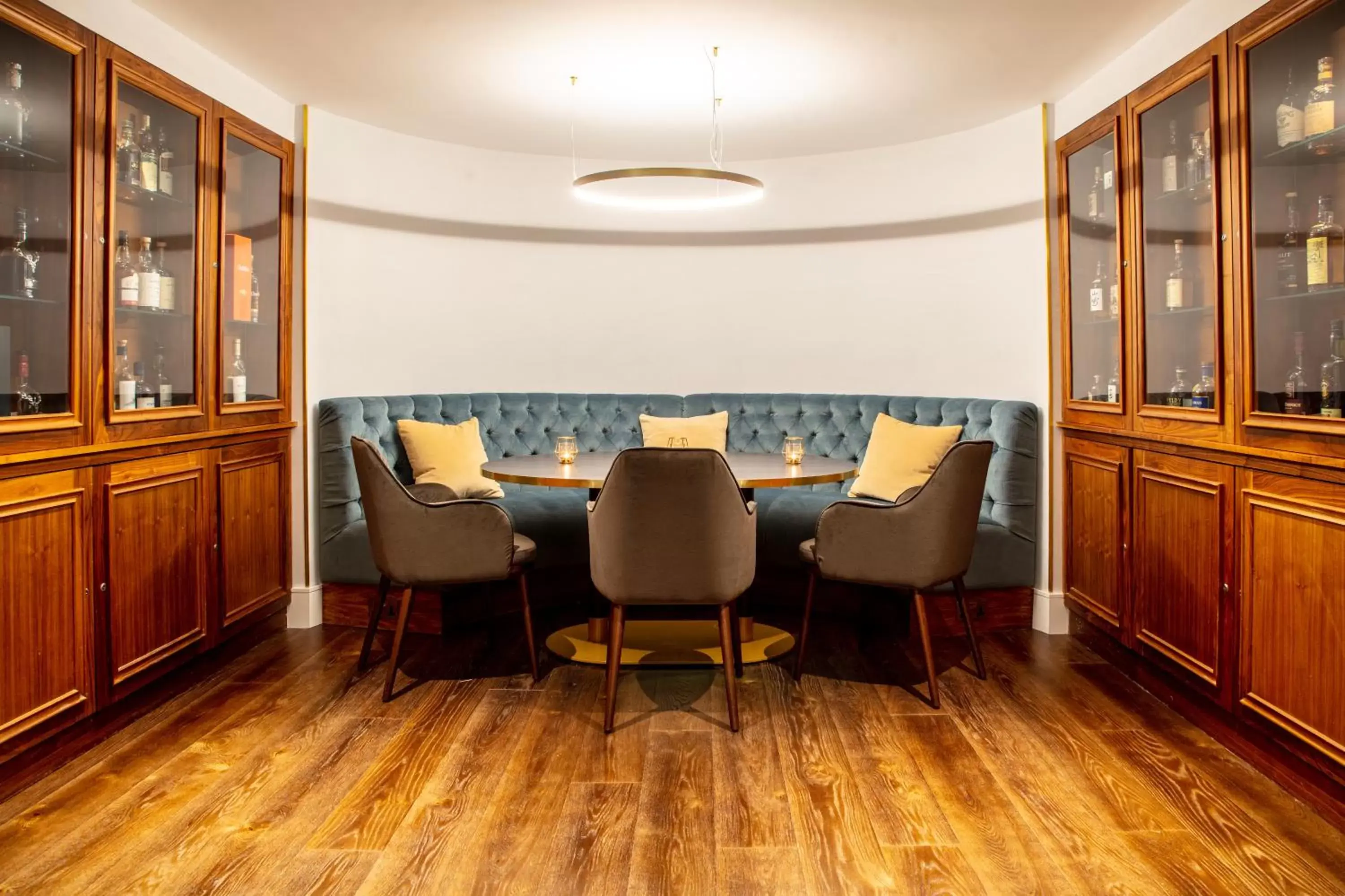 Restaurant/places to eat in The Roseate Reading Restaurant/places to eat in The Roseate Reading