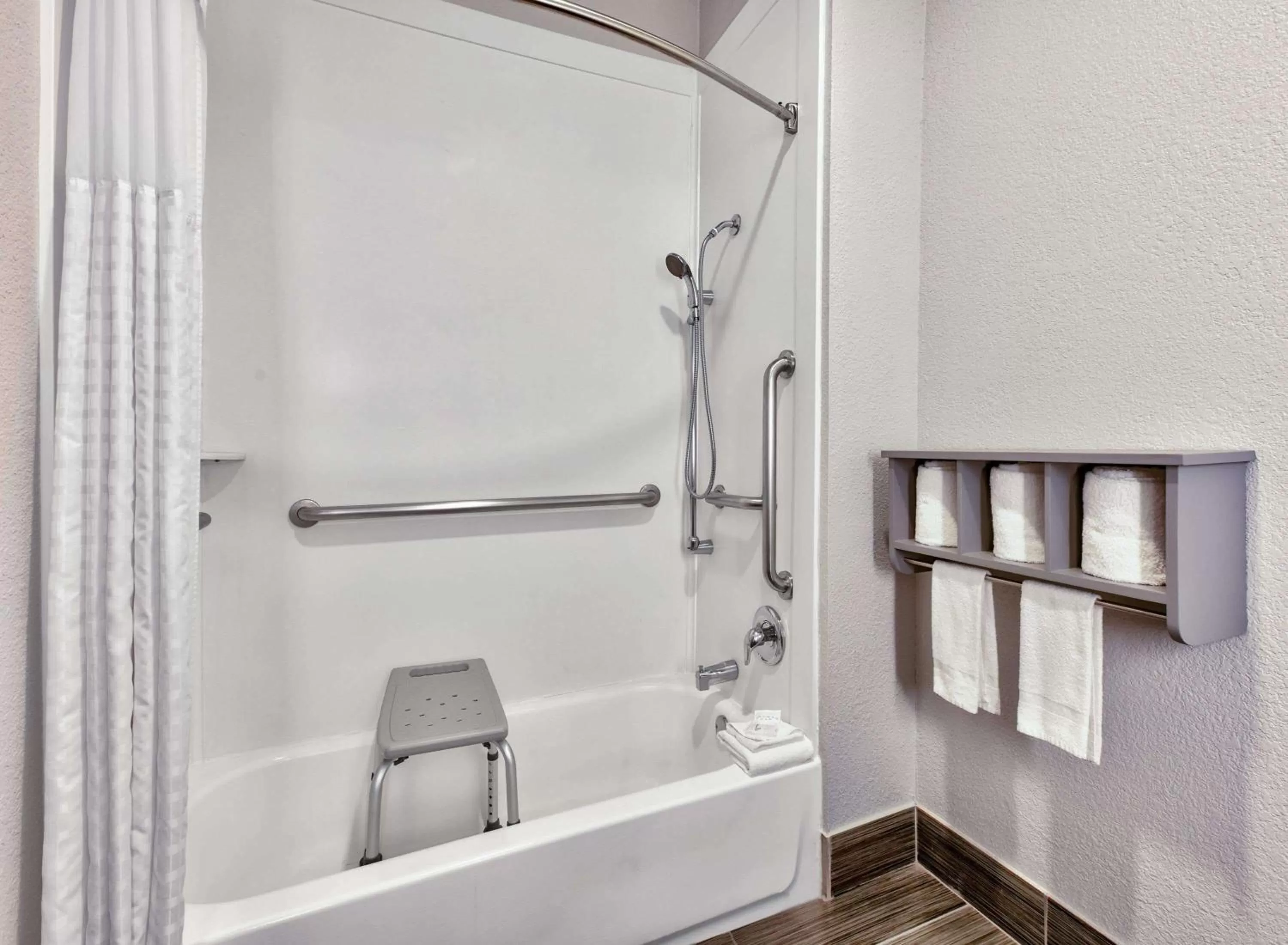 Queen Room with Two Queen Beds and Bath Tub - Mobility/Hearing Accessible - Non-Smoking in La Quinta by Wyndham Dallas - Las Colinas
