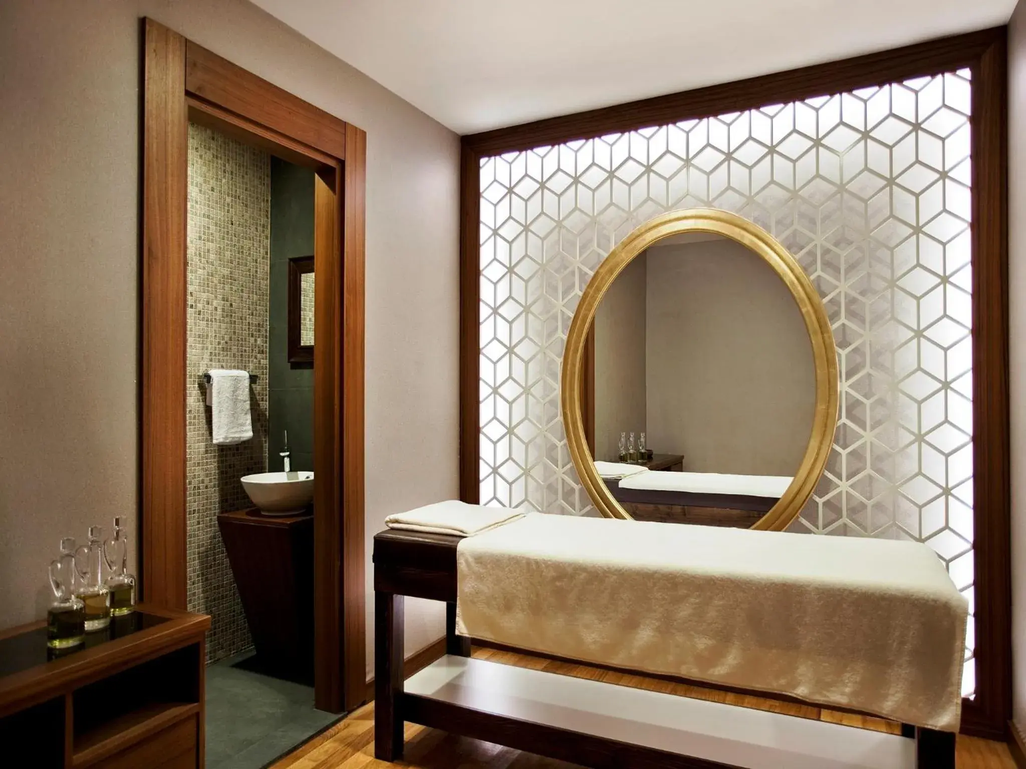 Spa and wellness centre/facilities, Bathroom in La Boutique Hotel & Suites