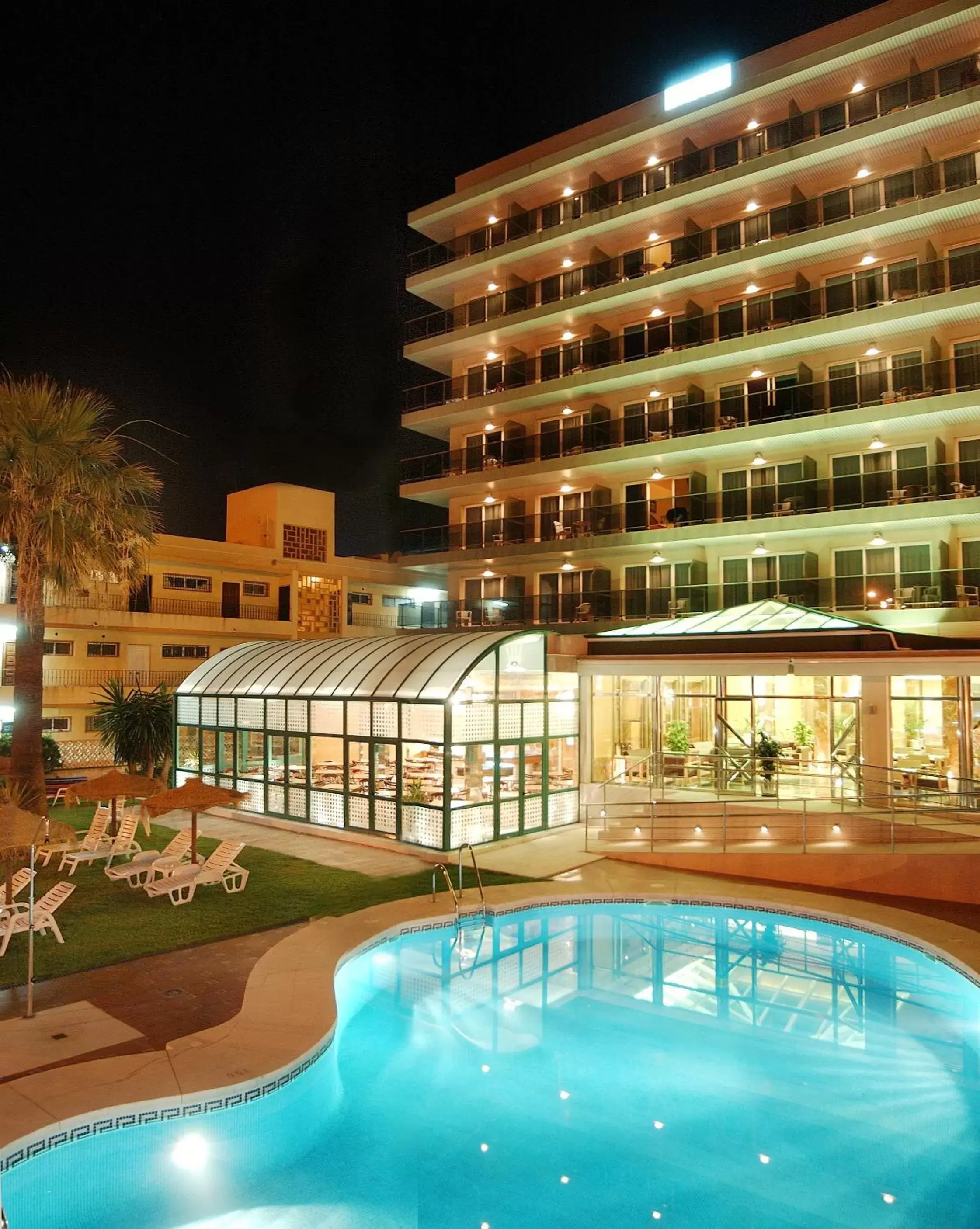 Swimming Pool in Hotel Isabel