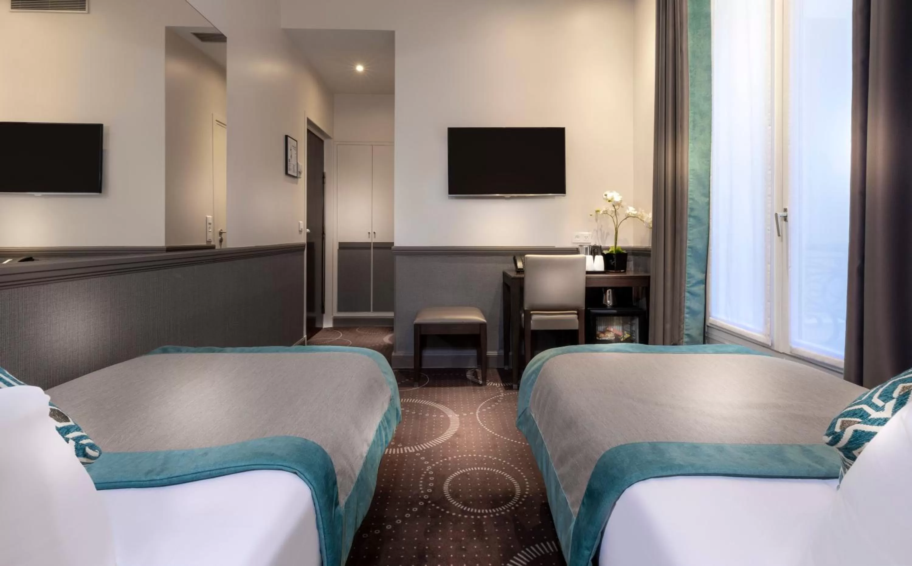 TV and multimedia, Bed in Elysées Ceramic