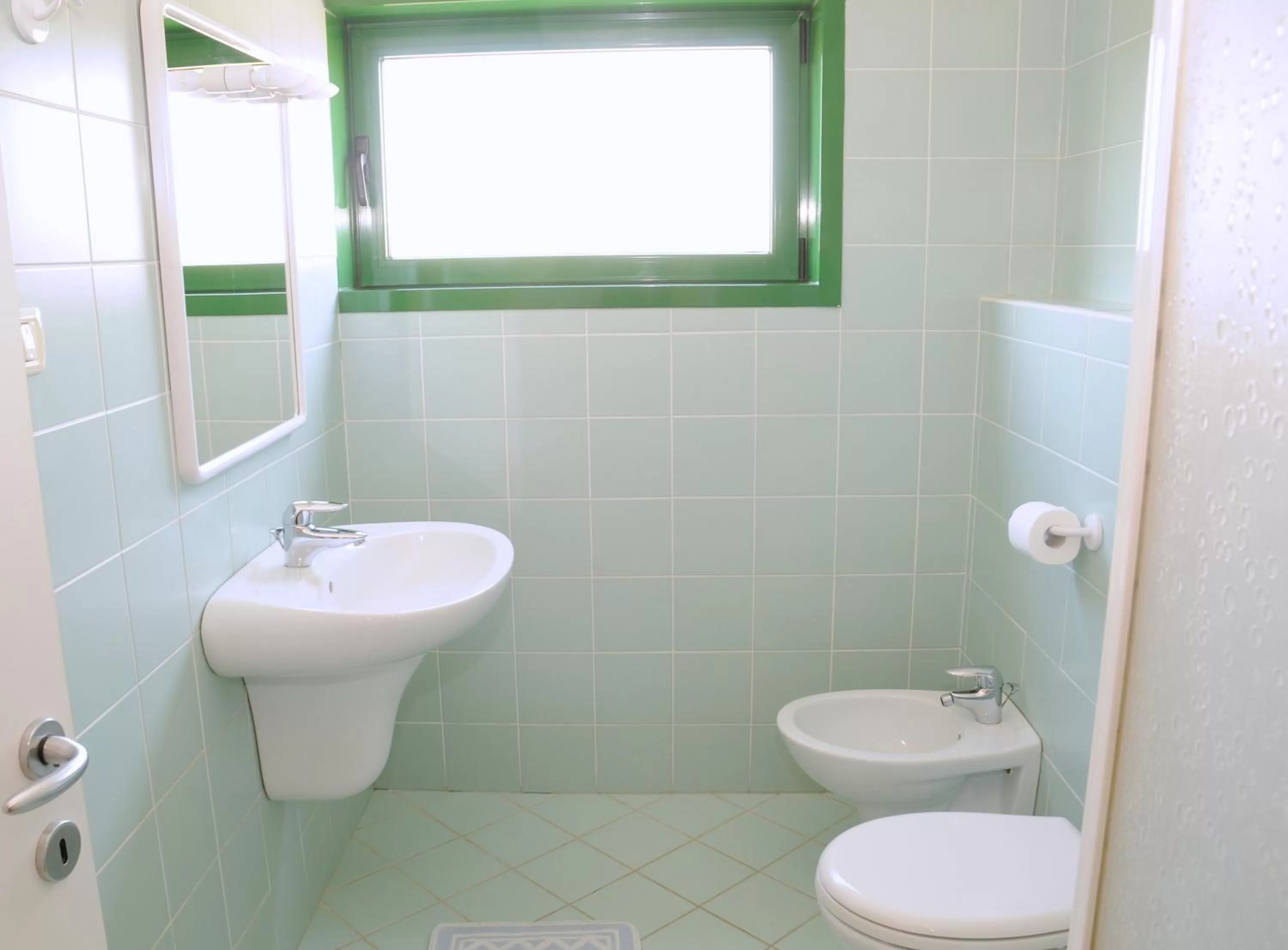 Shower in Hotel Oasi