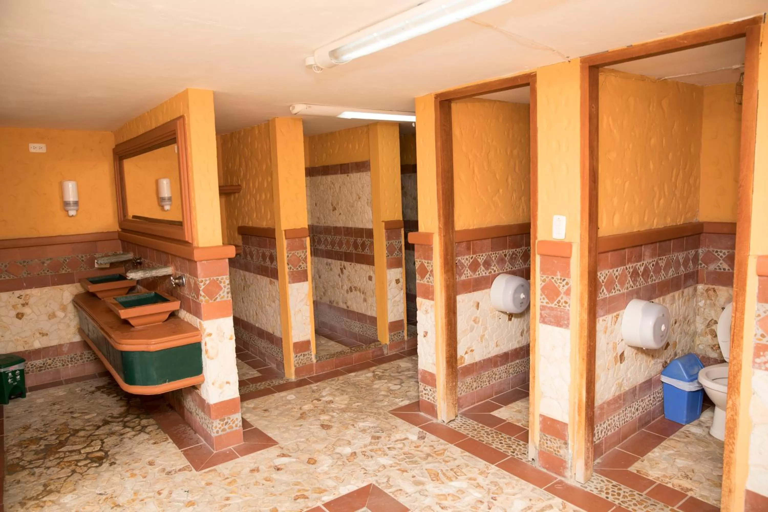 Property building in Hotel Portón del Sol