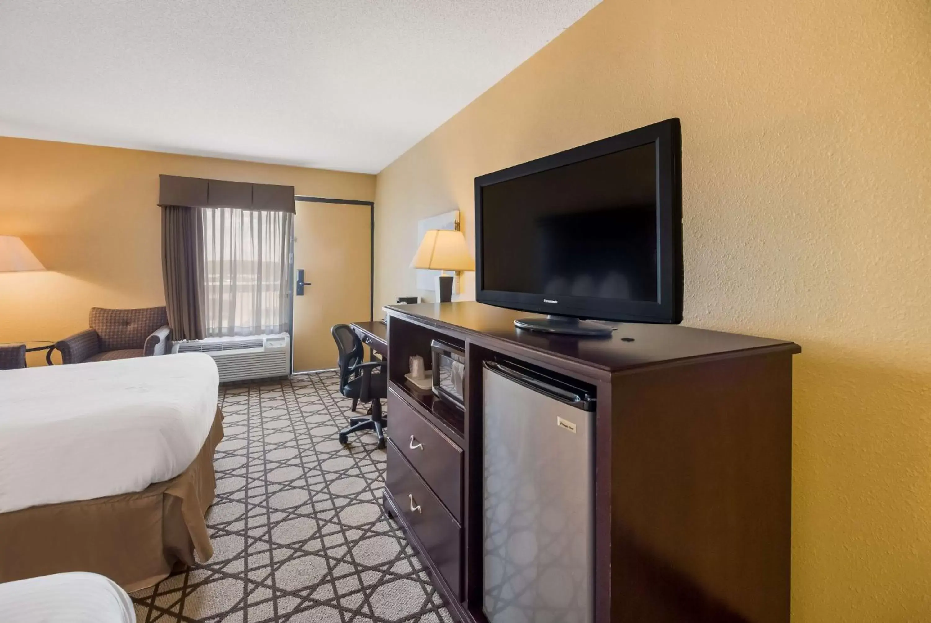 Bedroom in Best Western University Inn Bedroom in Best Western University Inn