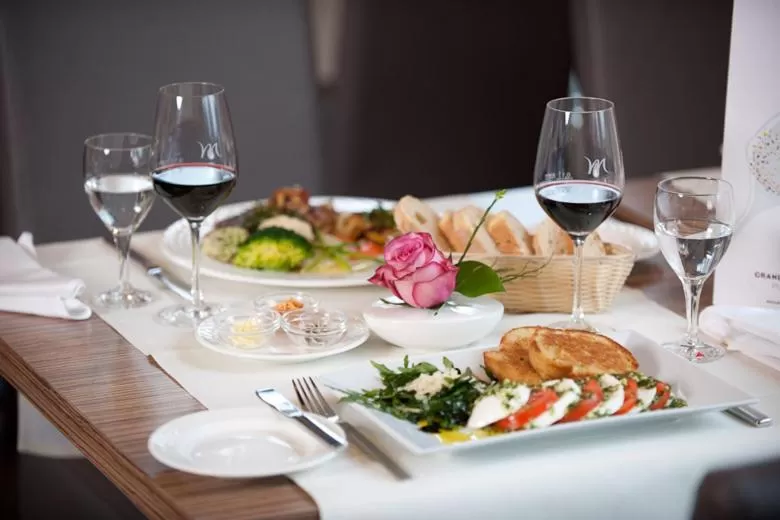 Food and drinks in Mercure Hotel Hamburg am Volkspark