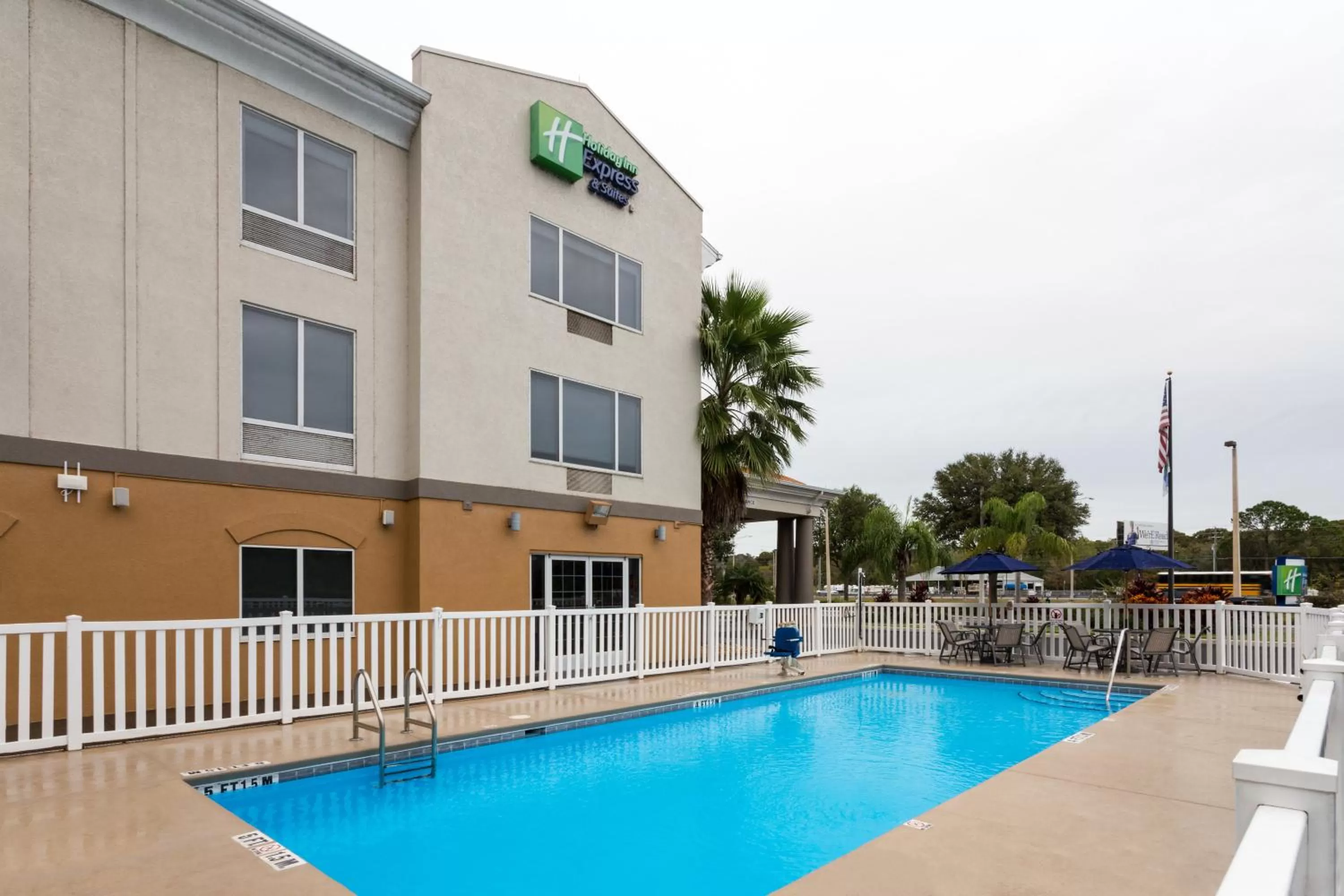 Property building in Holiday Inn Express & Suites Tavares by IHG