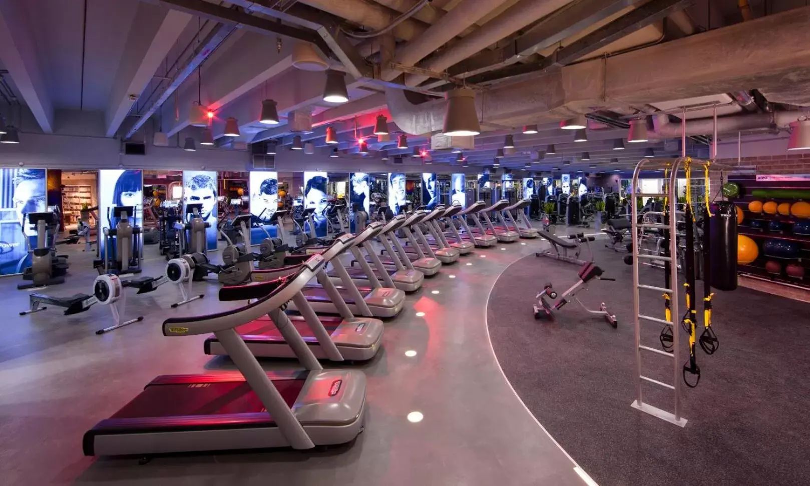 Fitness centre/facilities in Jumeirah Emirates Towers