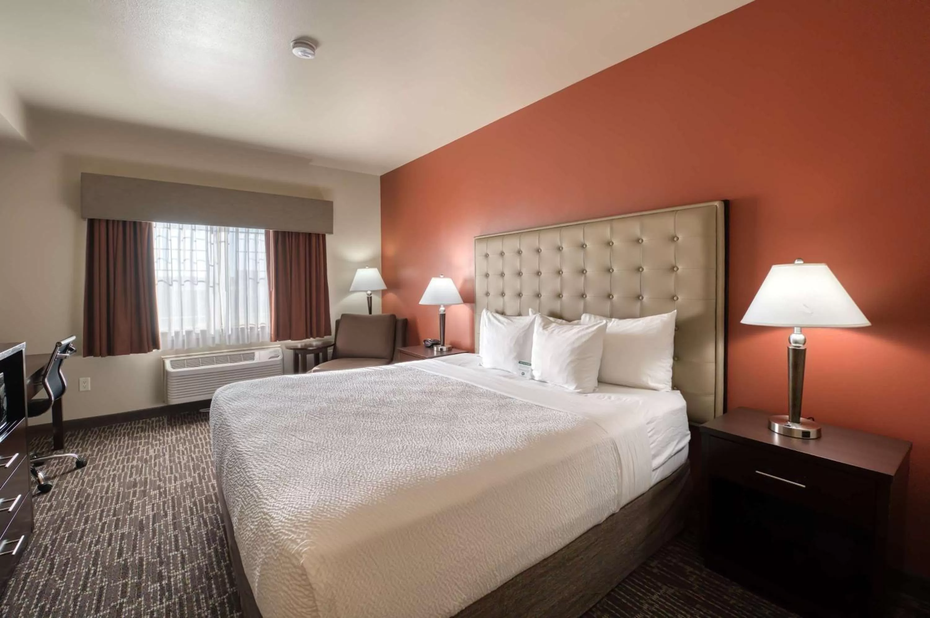 Bedroom, Bed in Best Western Northwest Lodge