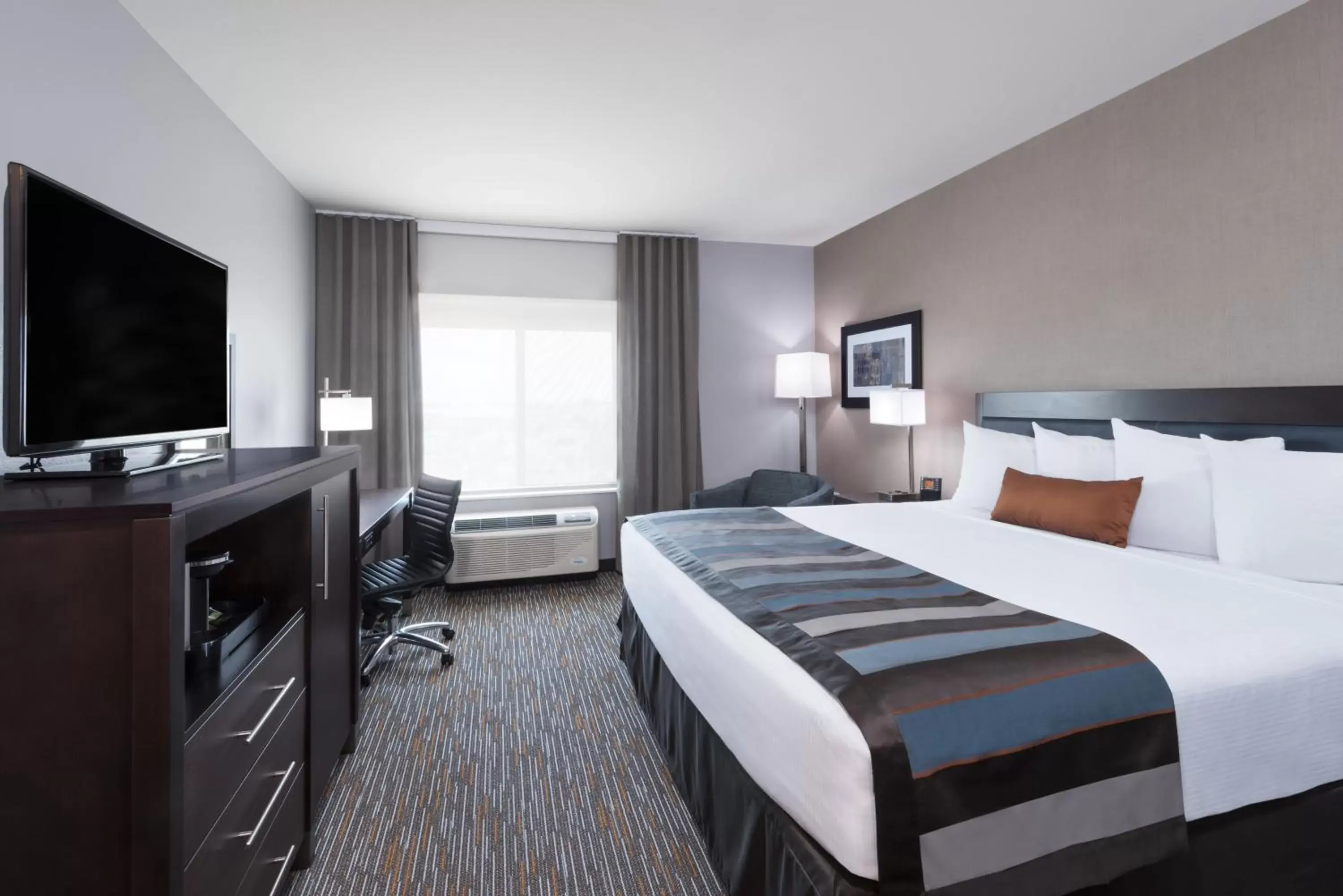 Bed in Wingate by Wyndham Sidney Bed in Wingate by Wyndham Sidney