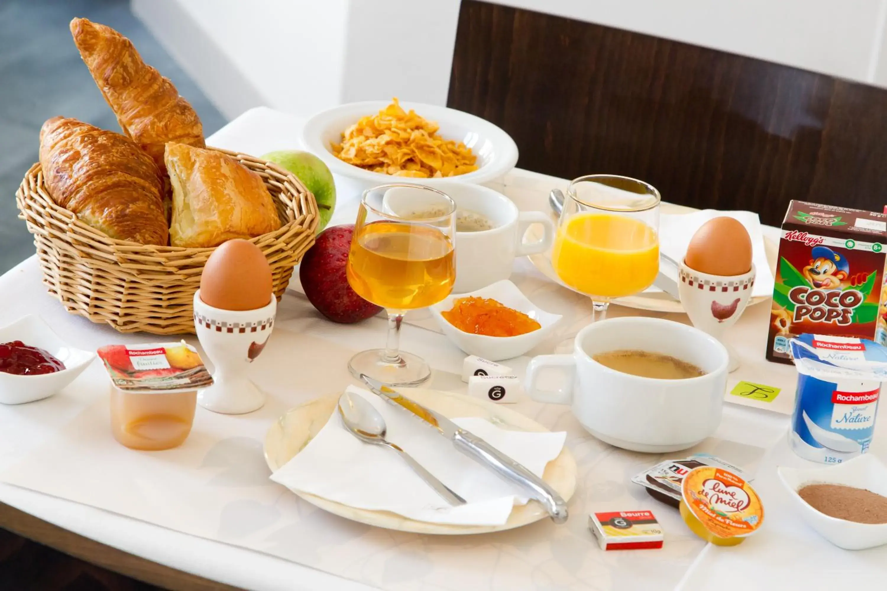 Continental breakfast, Breakfast in Logis Hotel De La Basilique