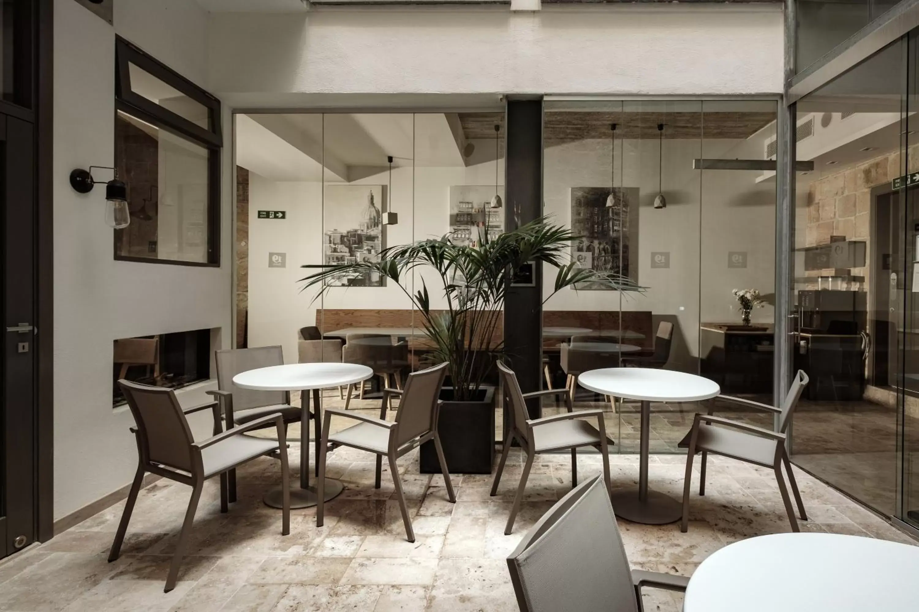 Restaurant/places to eat in 19 ROOMS Restaurant/places to eat in 19 ROOMS