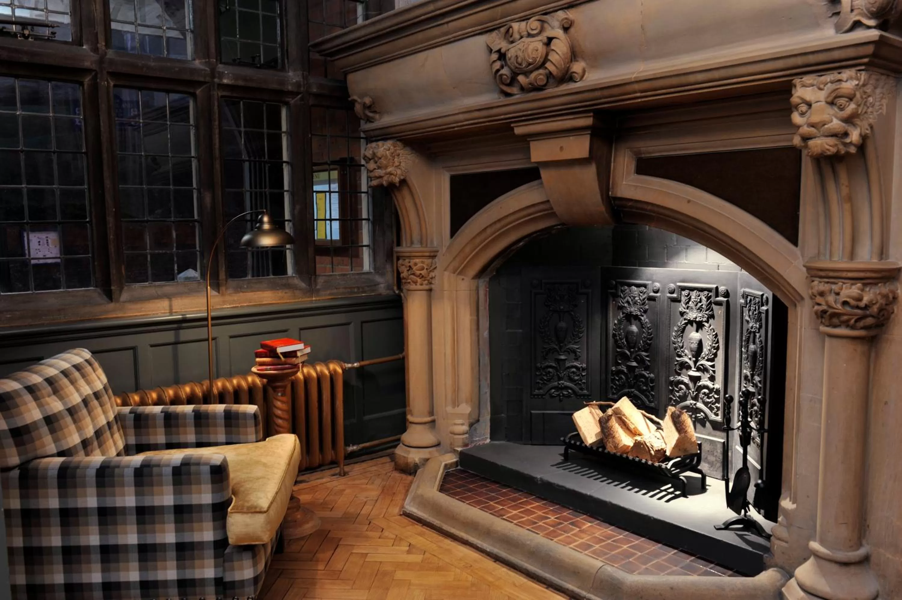 Communal lounge/ TV room in The Crown Manor House Hotel