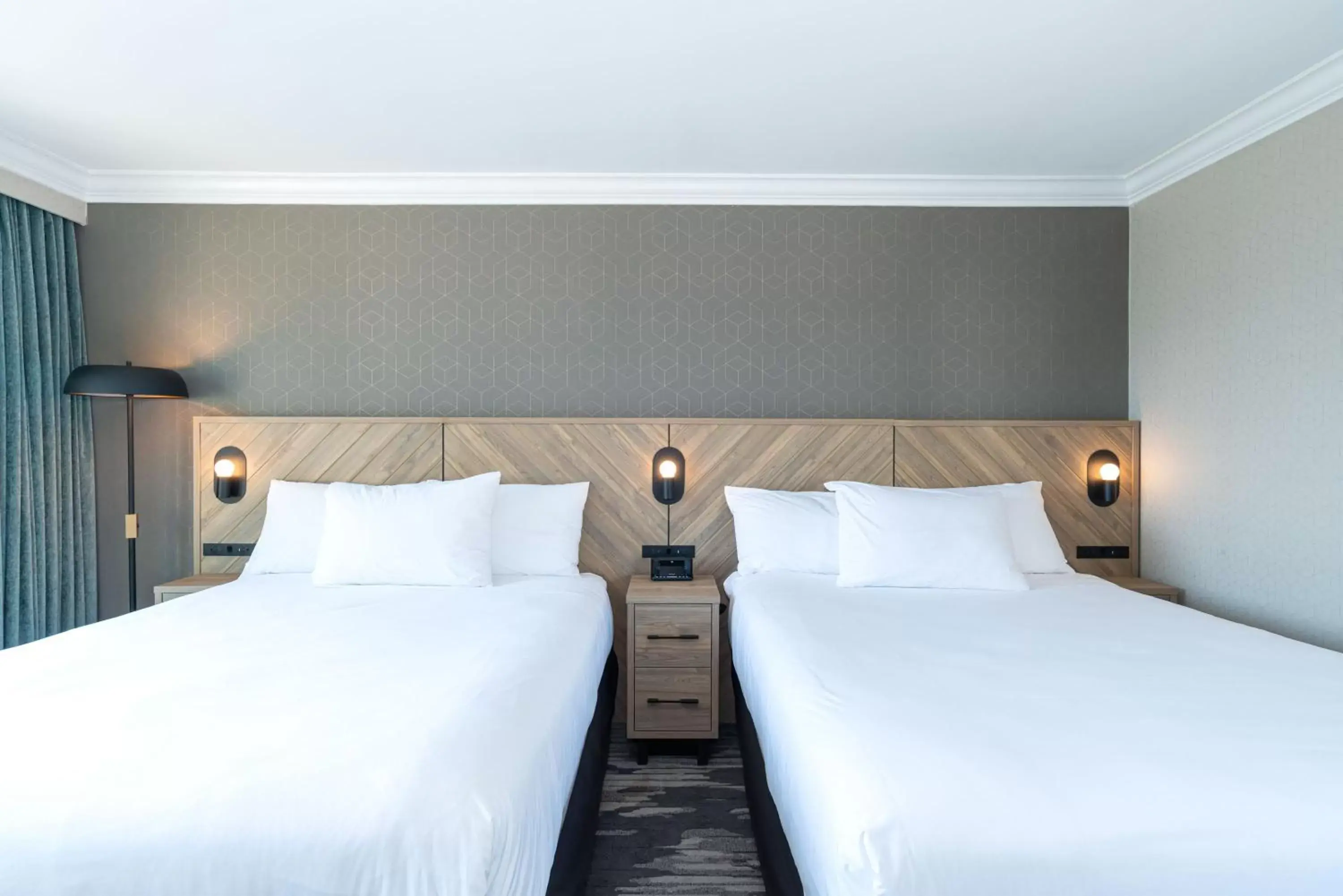 Photo of the whole room, Bed in Sandman Signature Vancouver Downtown Hotel Photo of the whole room, Bed in Sandman Signature Vancouver Downtown Hotel