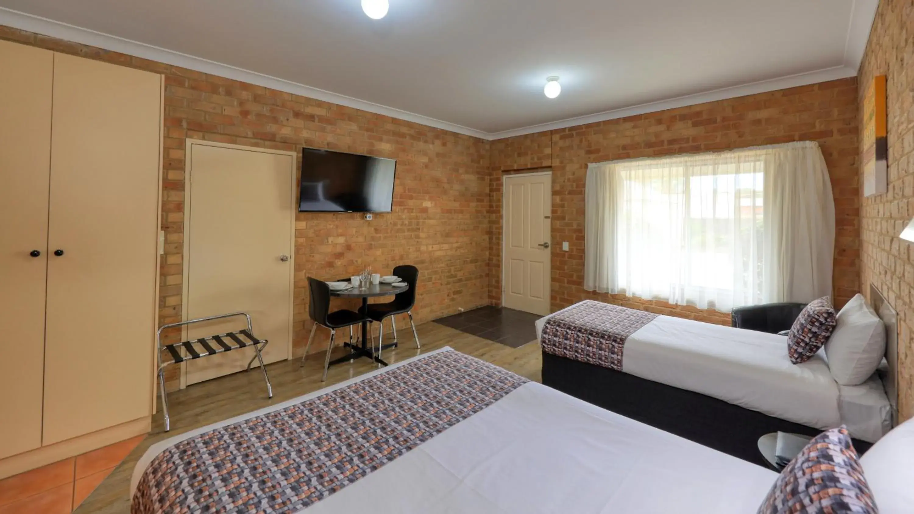 TV and multimedia, Bed in Bridges on Meninya Motel & Apartments TV and multimedia, Bed in Bridges on Meninya Motel & Apartments