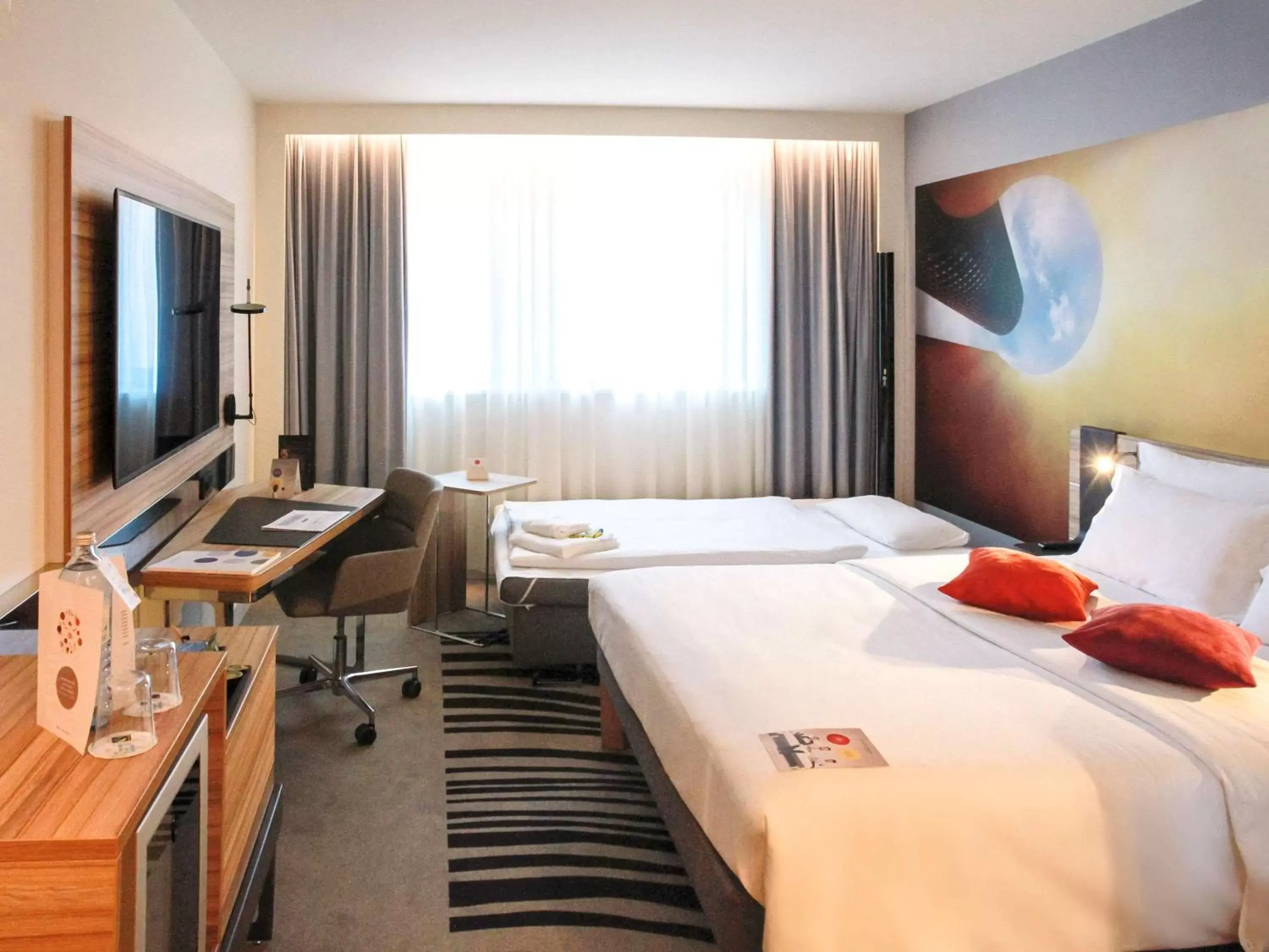 Photo of the whole room, Bed in Novotel Wien City