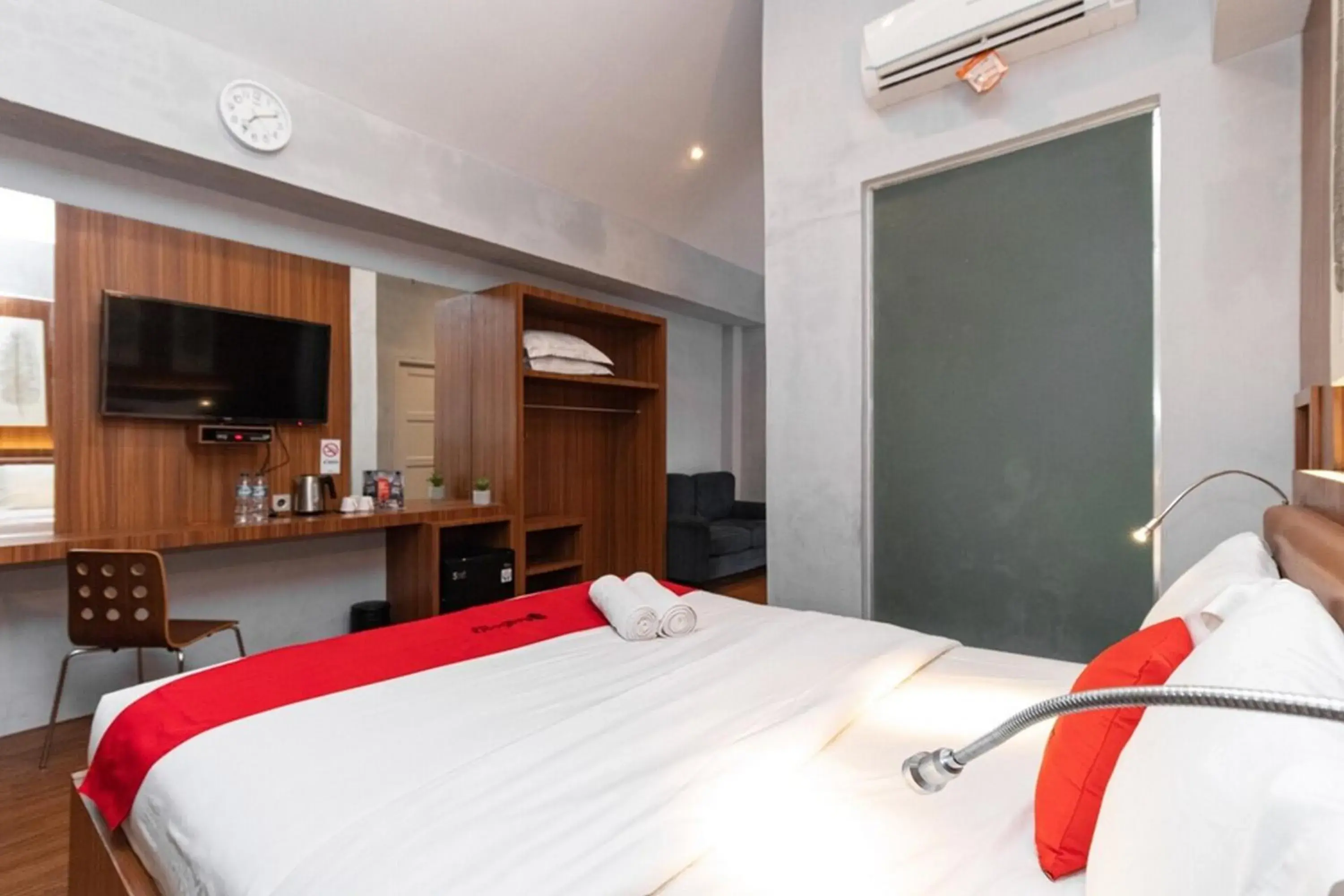 Bed in RedDoorz Premium near Centre Point Mall Medan