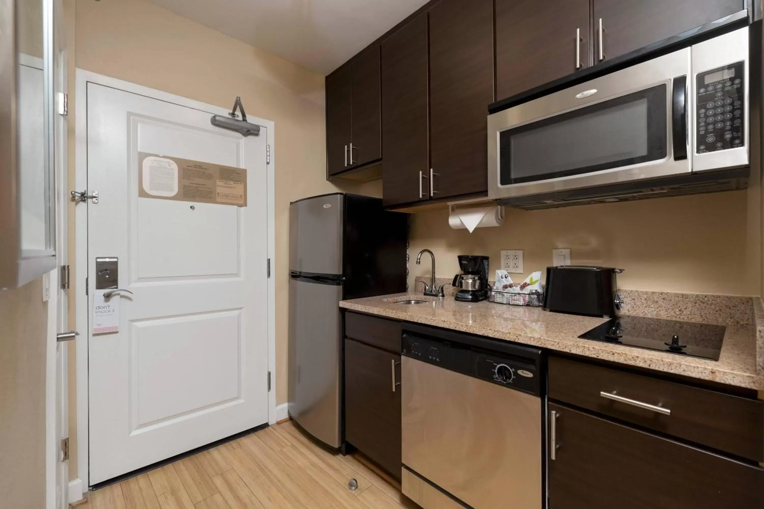 Kitchen or kitchenette, Kitchen/Kitchenette in TownePlace Suites Wilmington Wrightsville Beach