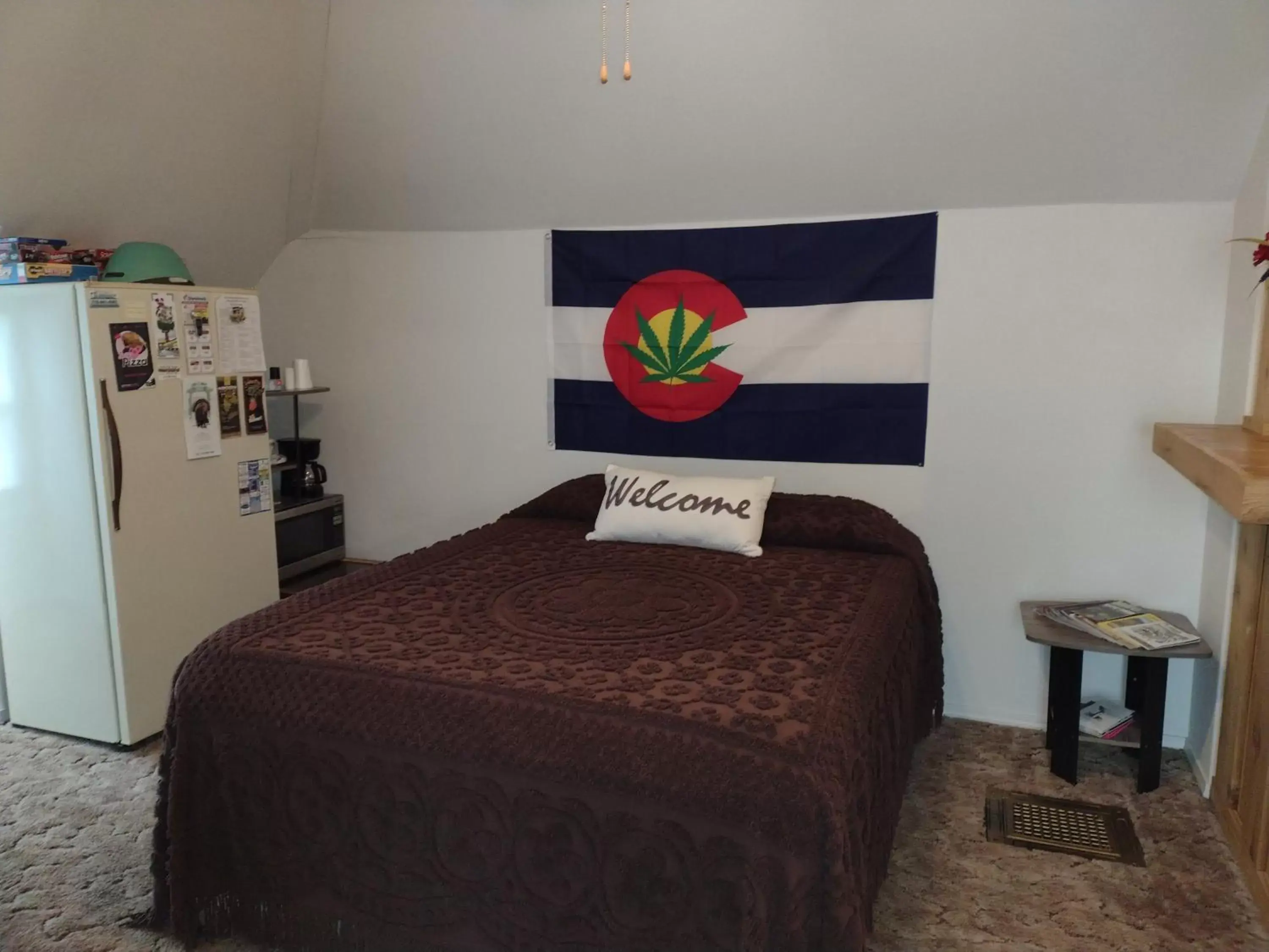 Bedroom, Bed in Quiet upstairs studio close to town 420 friendly