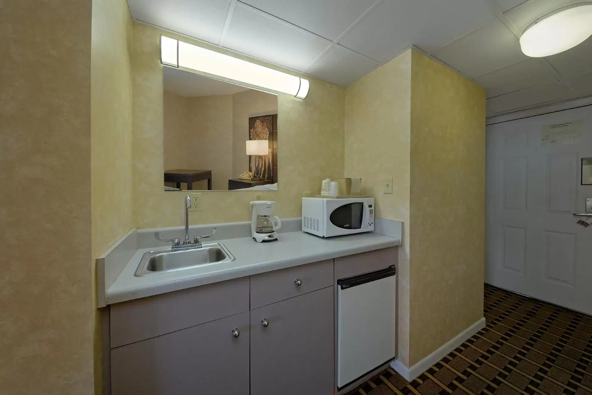 Kitchen or kitchenette, Bathroom in Vacation Lodge