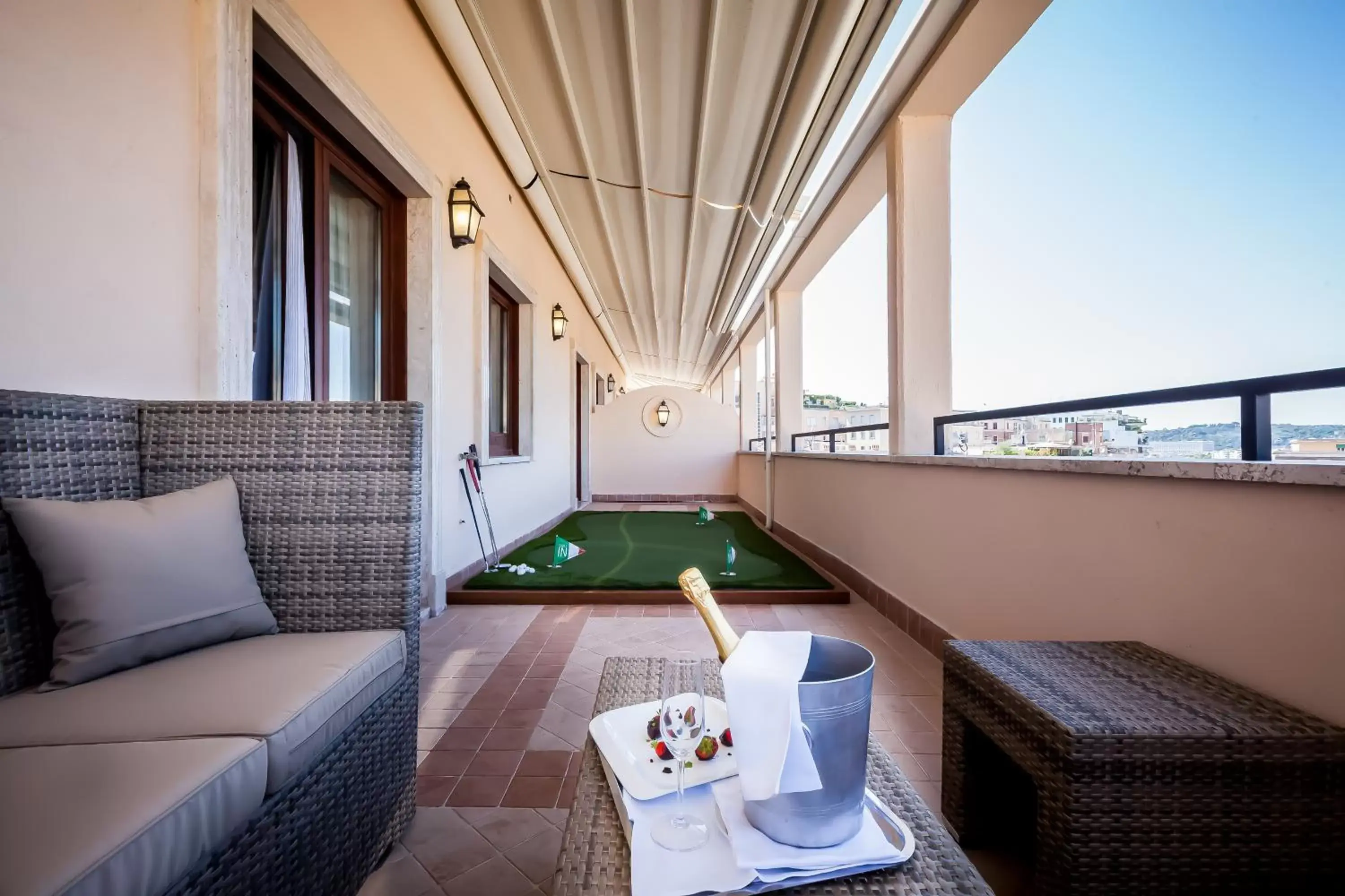 Balcony/Terrace, Spa/Wellness in Radisson Blu GHR Rome