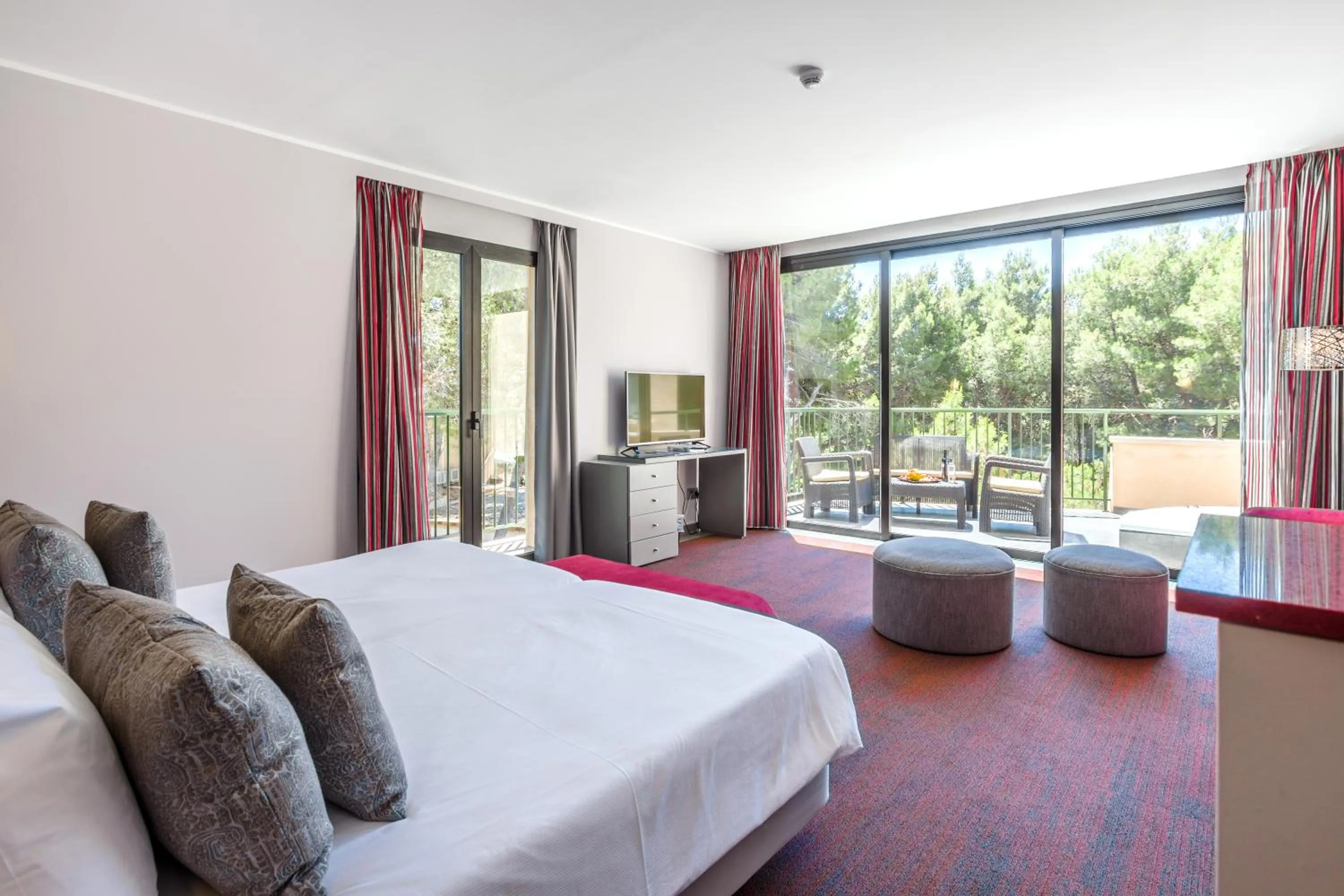 Photo of the whole room, Bed in Lago Garden Apart-Suites & Spa Hotel