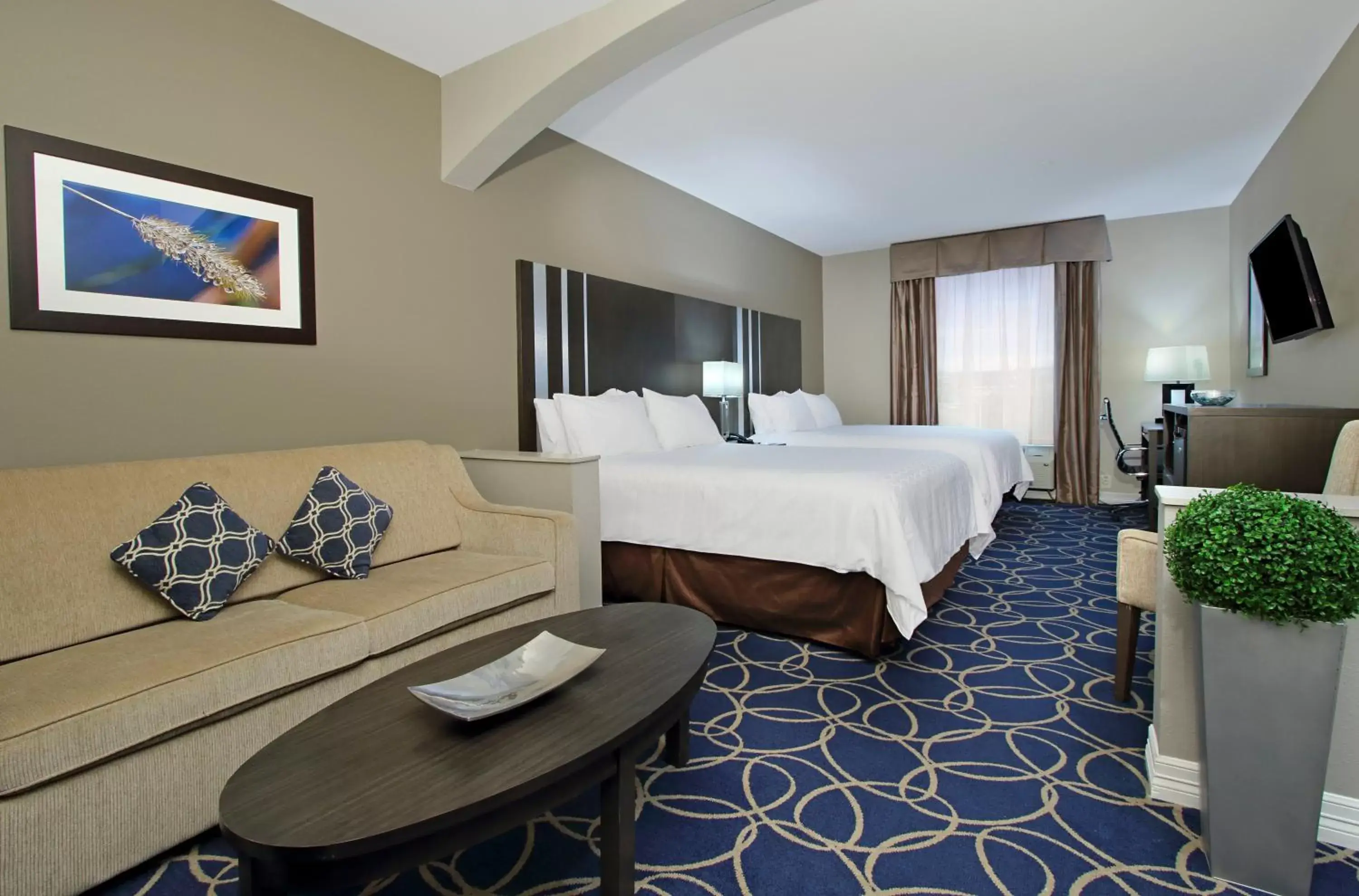 Photo of the whole room, Bed in Holiday Inn Express and Suites Houston North - IAH Area, an IHG Hotel