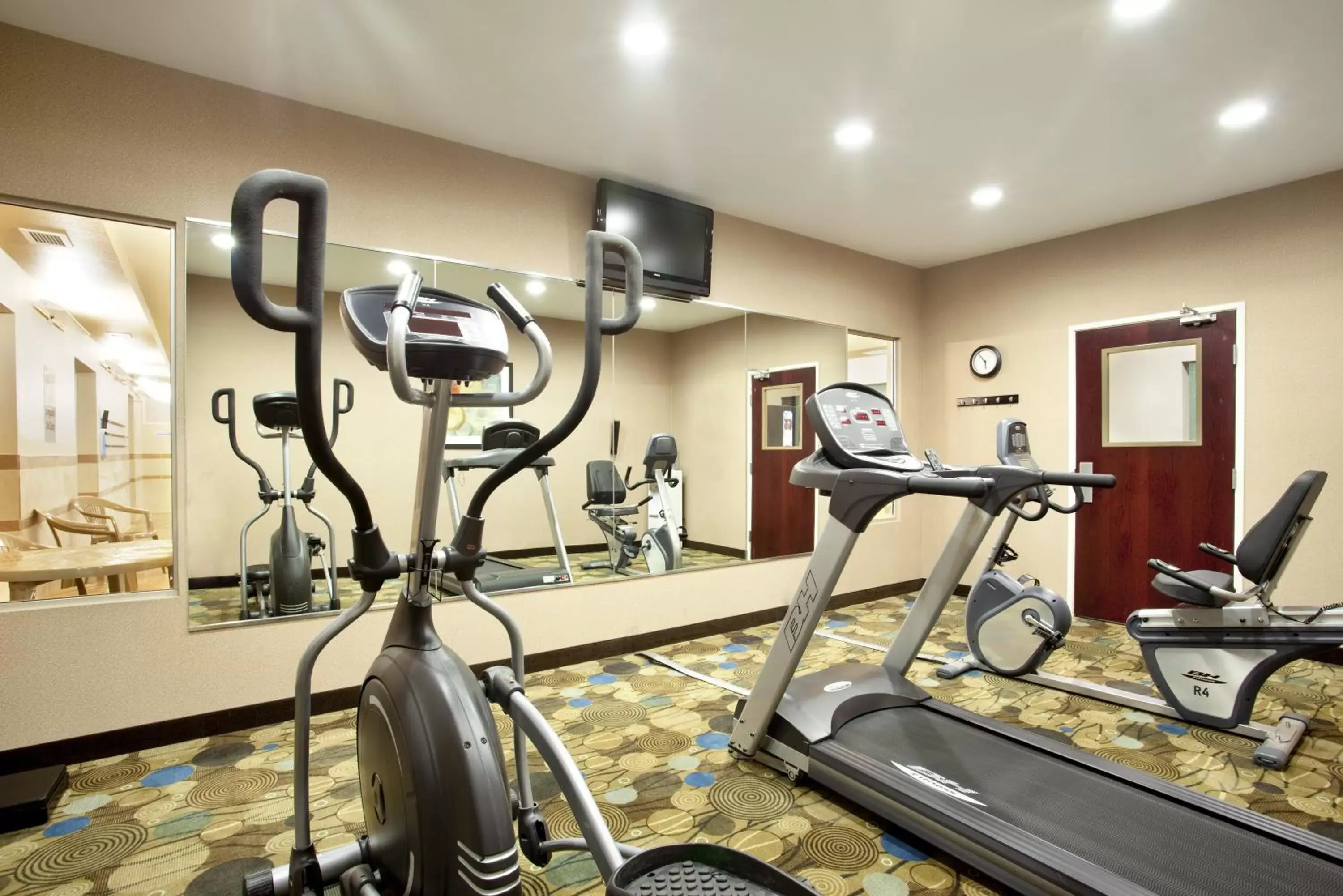 Fitness centre/facilities in Holiday Inn Express Le Roy, an IHG Hotel Fitness centre/facilities in Holiday Inn Express Le Roy, an IHG Hotel