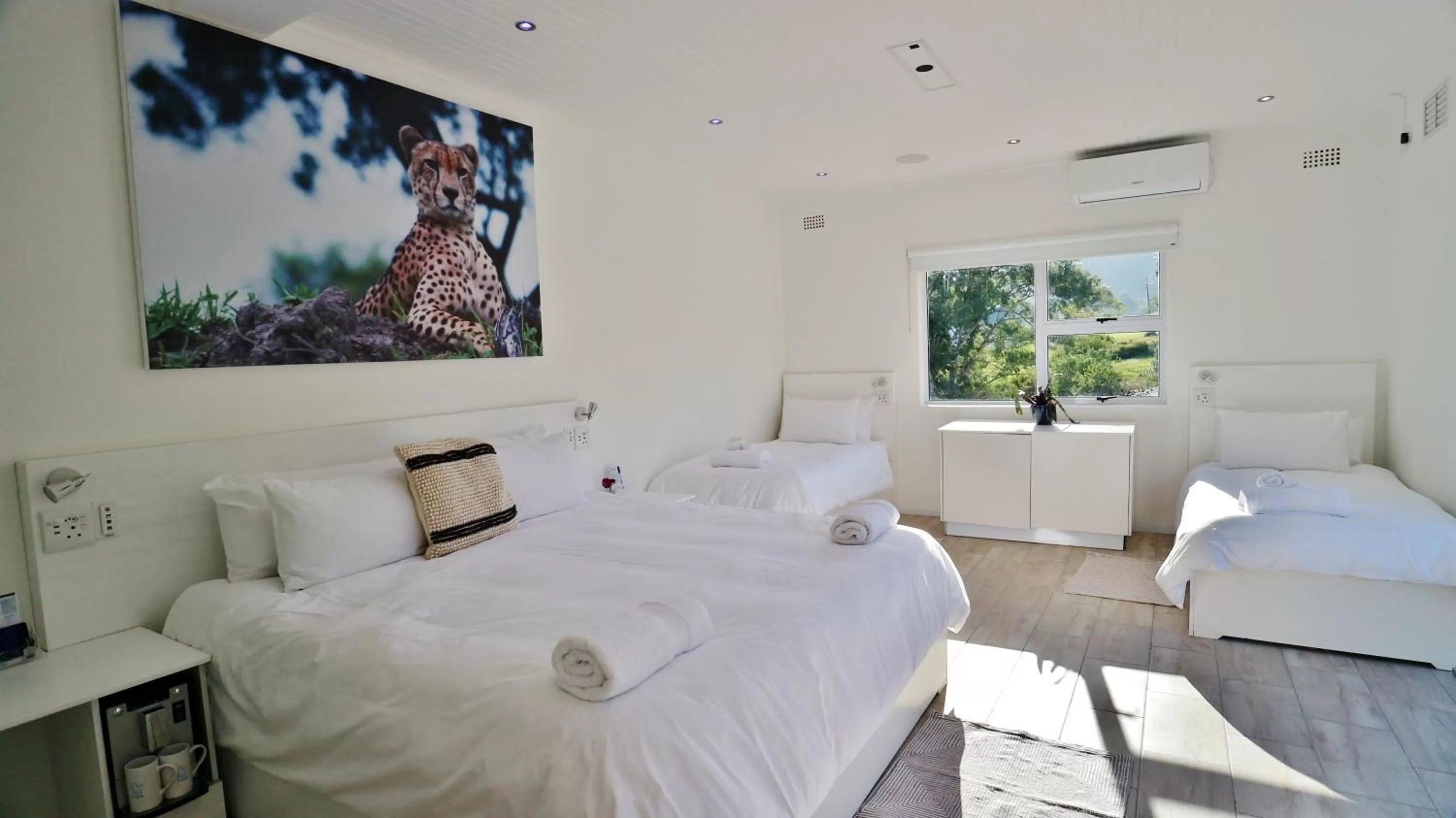 Photo of the whole room, Bed in theLAB Robertson