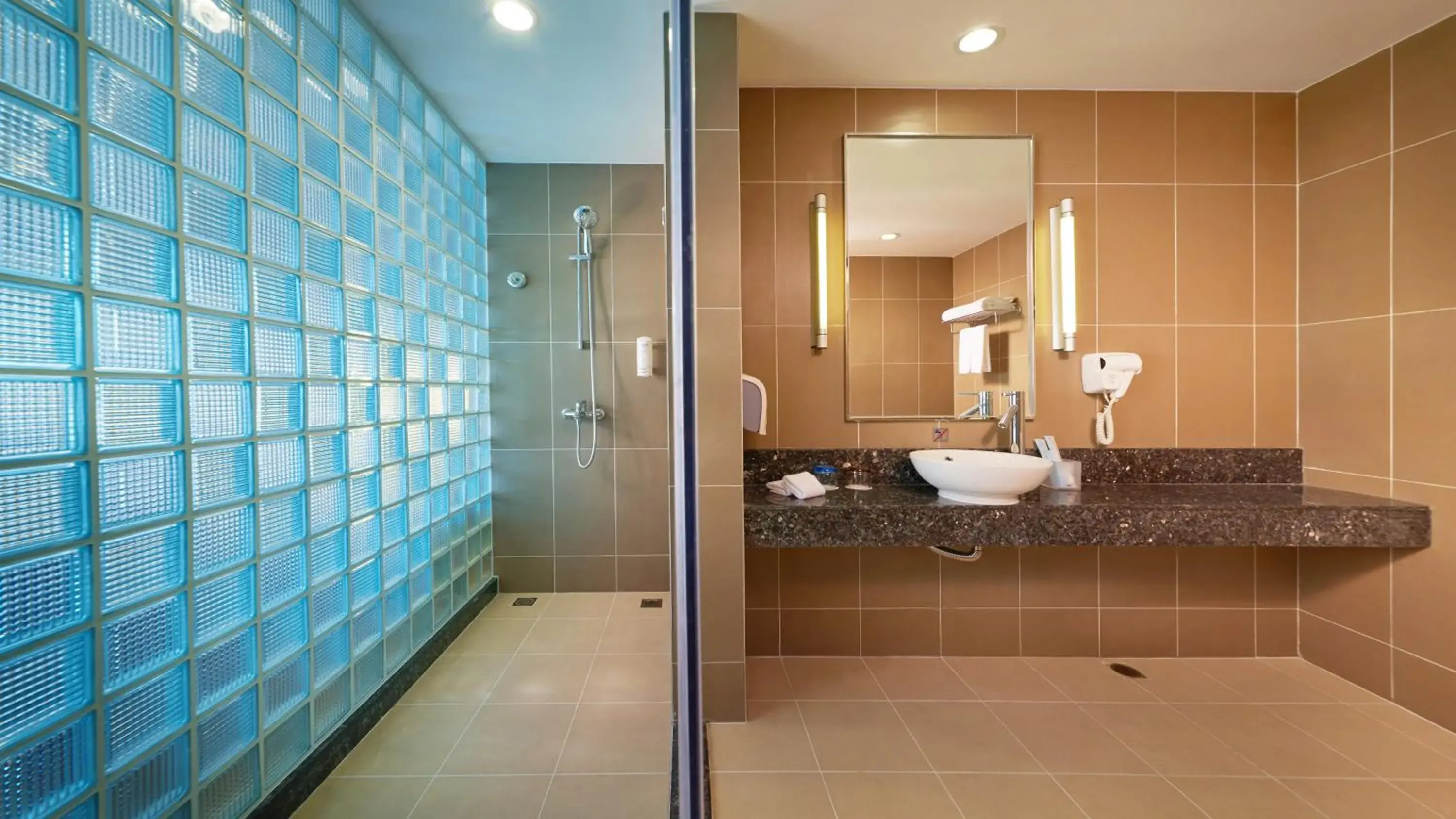 Superior Twin Room in Holiday Inn Express Nantong Downtown by IHG Superior Twin Room in Holiday Inn Express Nantong Downtown by IHG