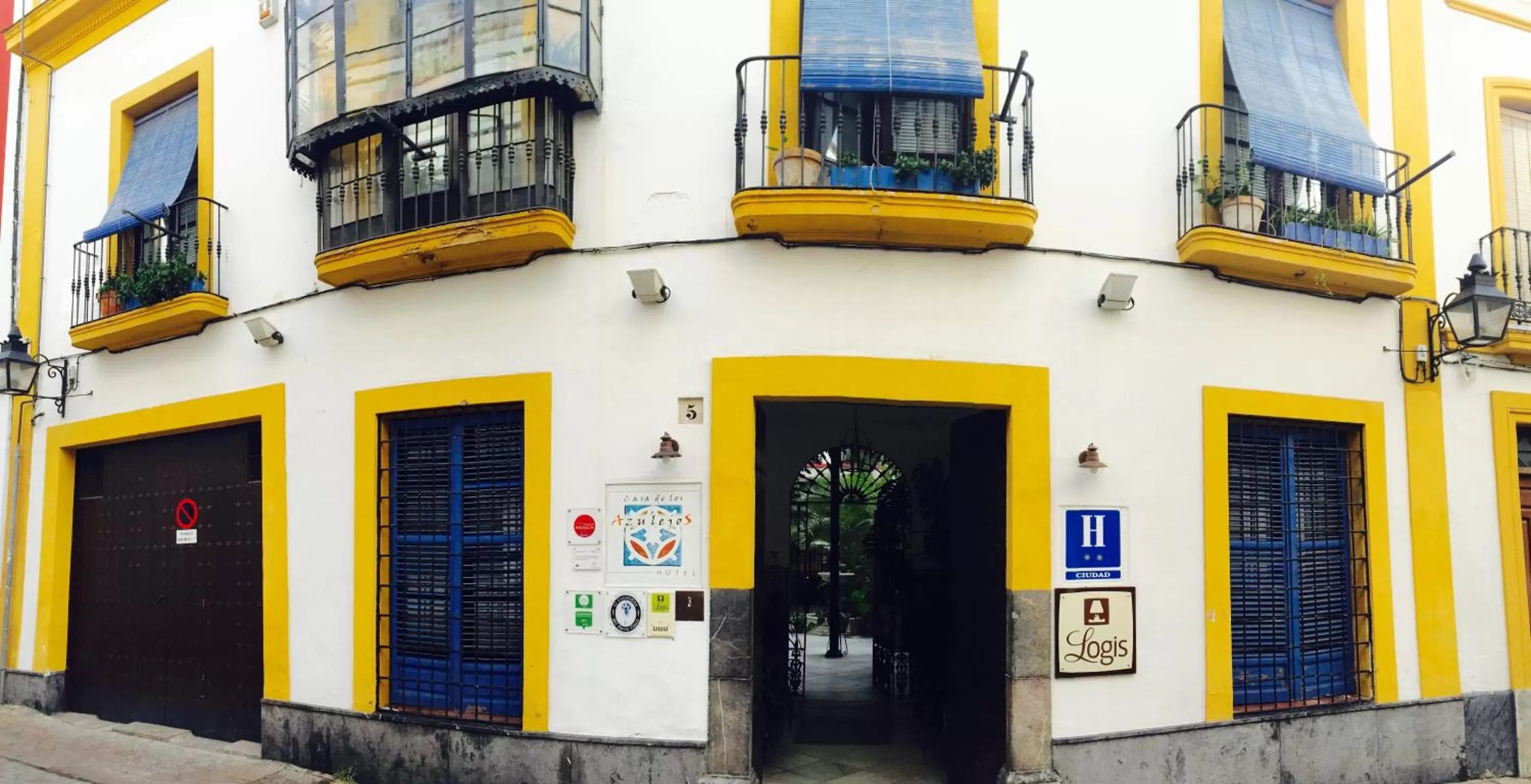 Property building in Hotel Casa de los Azulejos