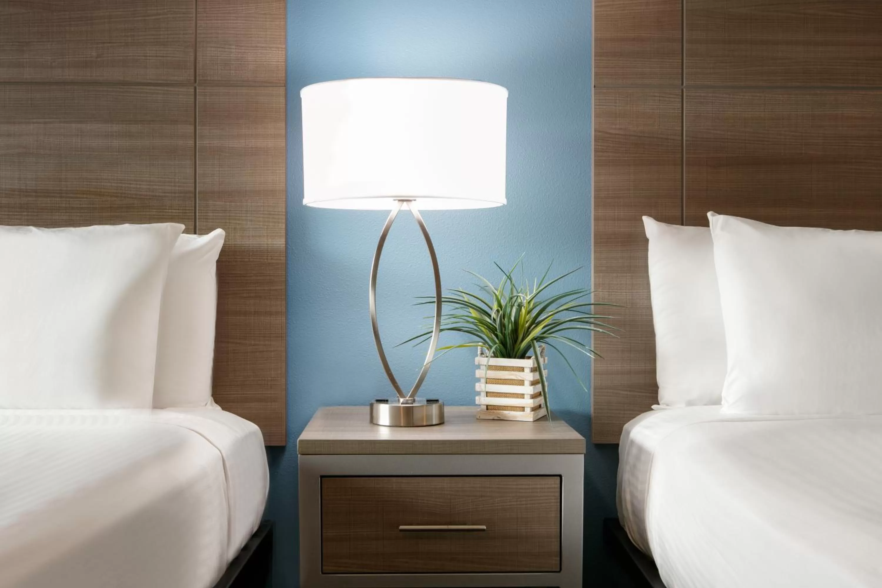 Bedroom, Bed in Torch Lite Inn at the Beach Boardwalk