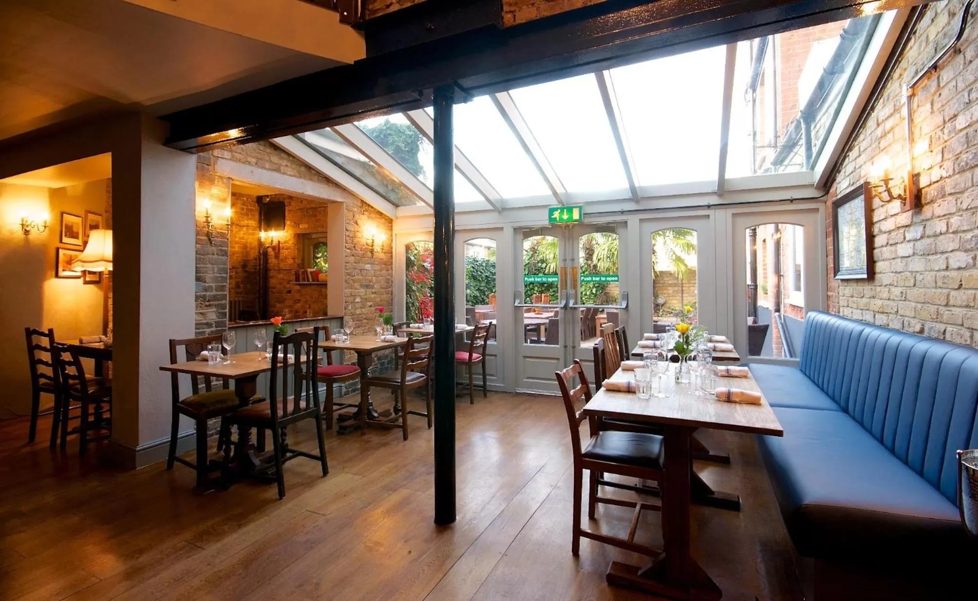 Restaurant/places to eat in Kew Gardens Hotel